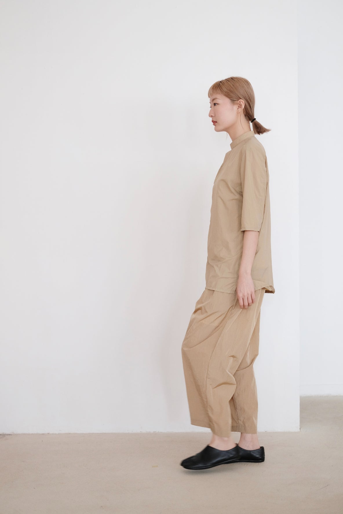 MADELYN BLOUSE (CAMEL) | 駝色斜襟半袖襯衫