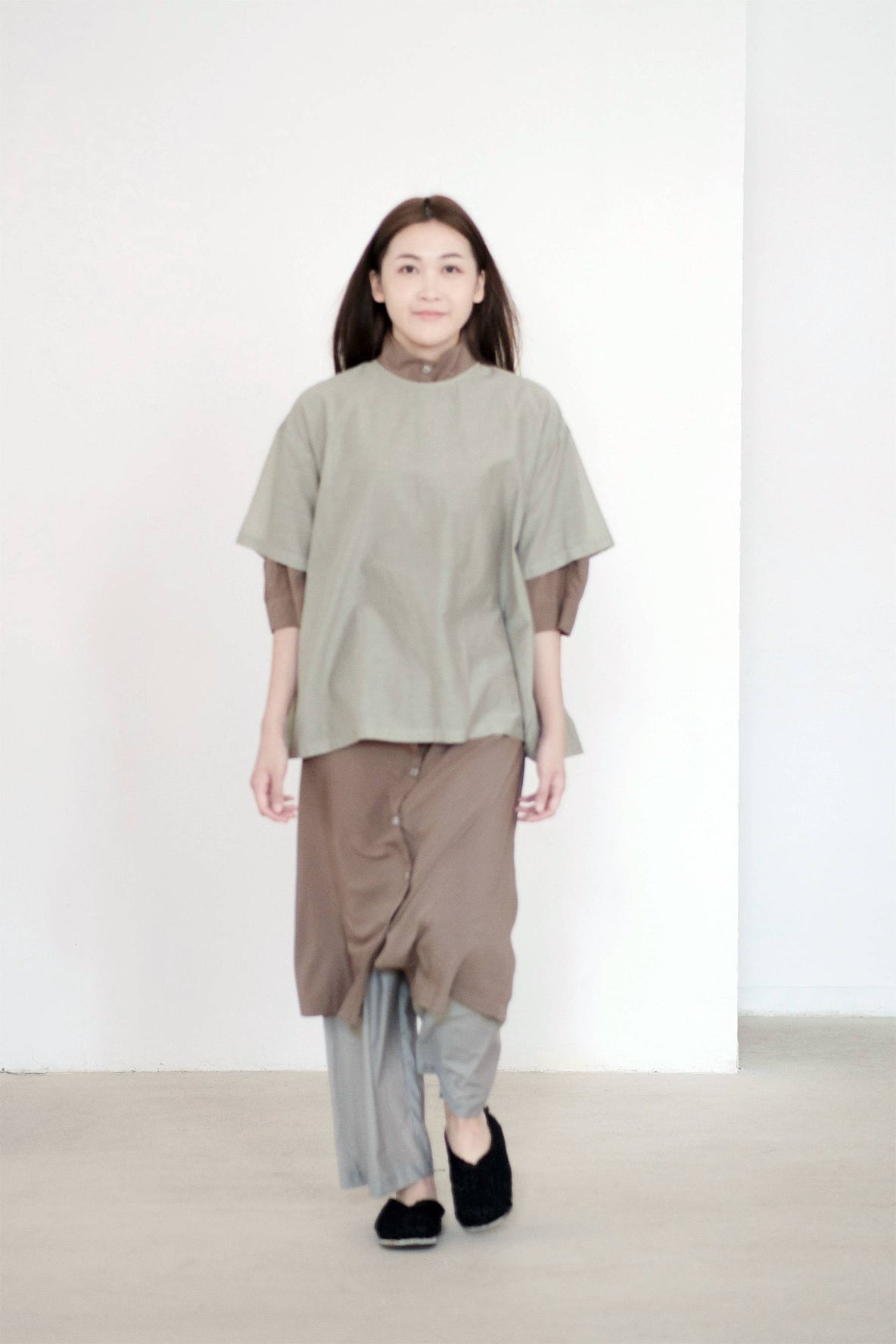 SAGE TOP (WARMGREY)