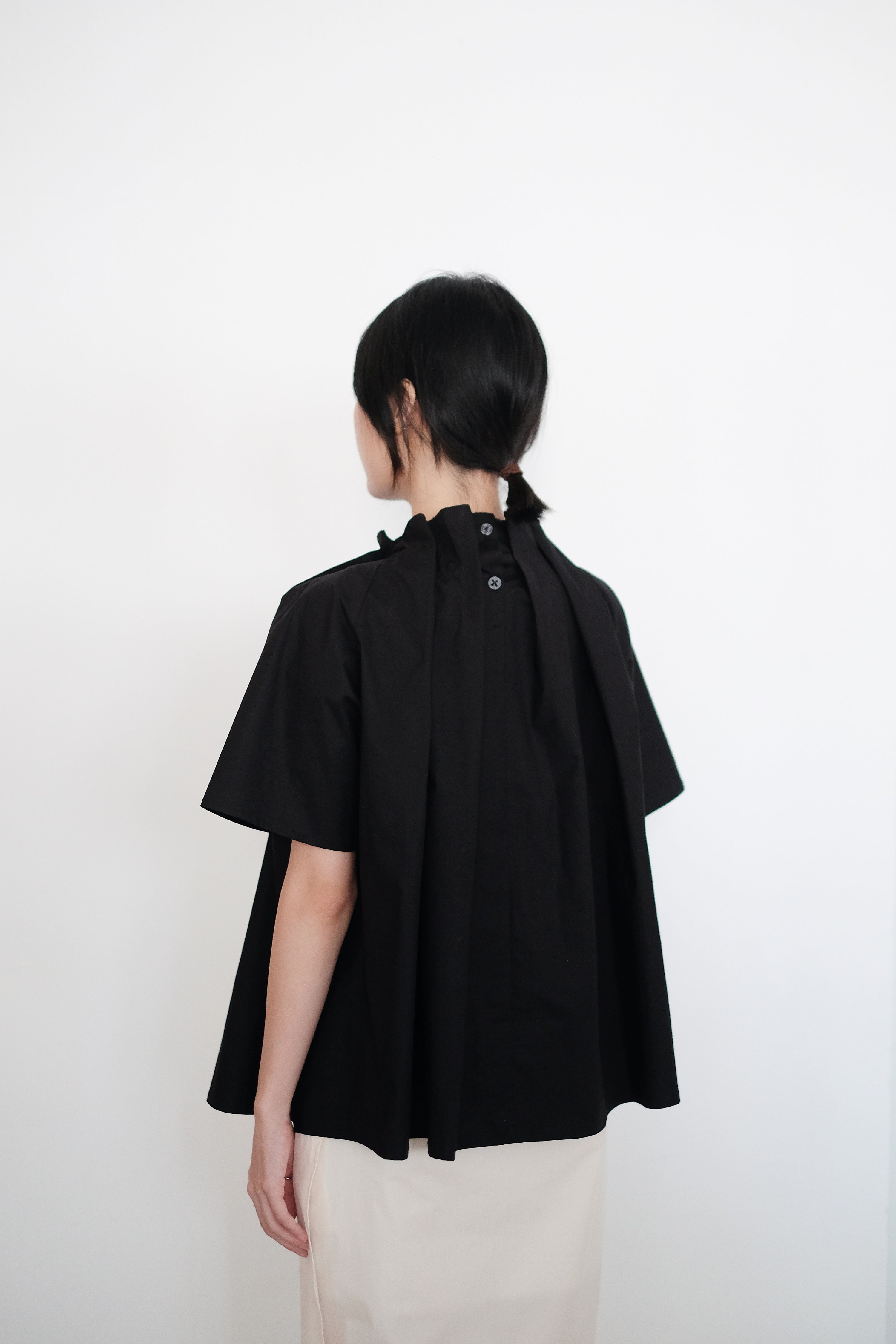 ARLETTE GATHERED BLOUSE (BLACK)