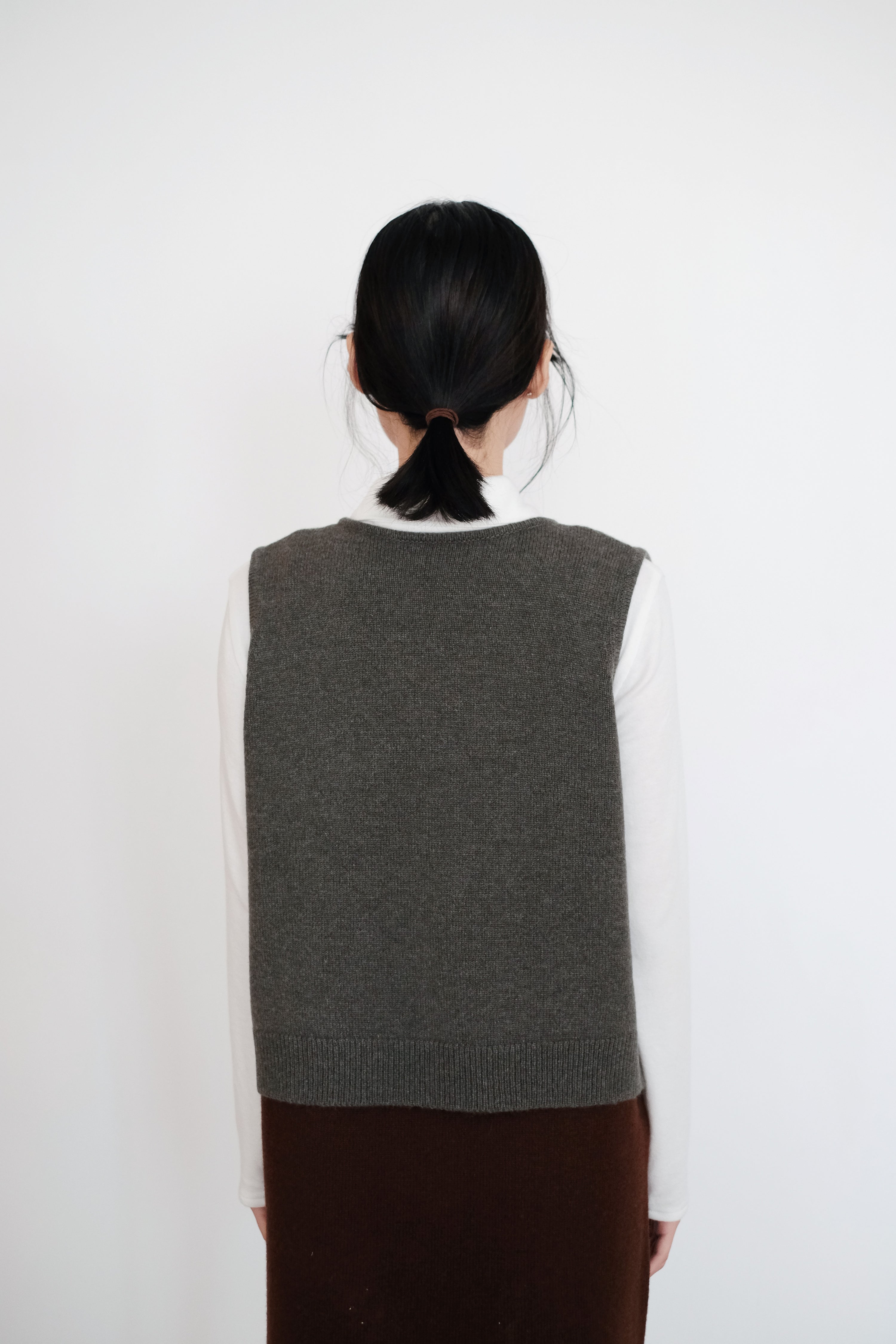 SAYLOR VEST in CASHMERE (OLIVE)