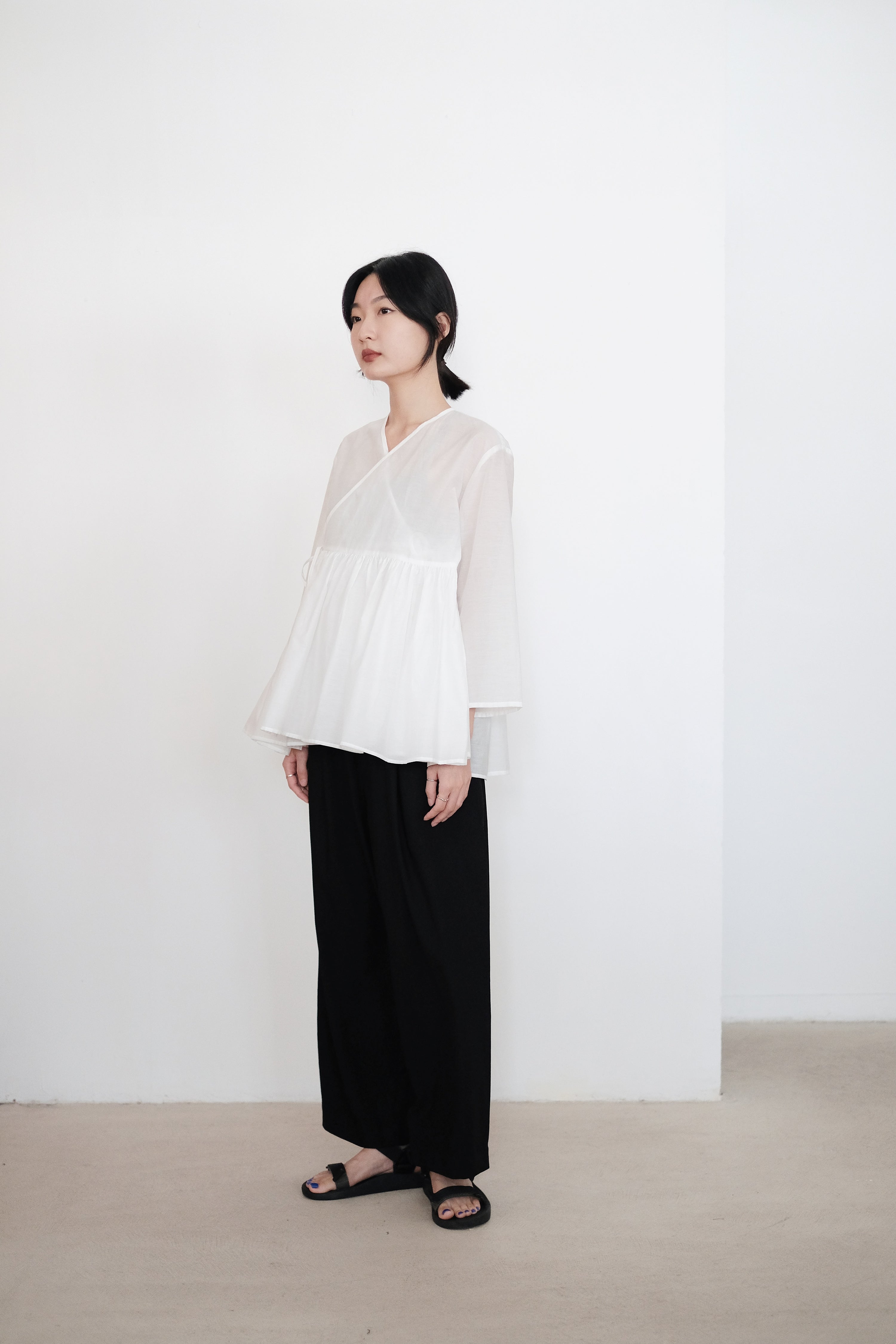 KĒKI LAYER BLOUSES WITH STRAPPING (WHITE)