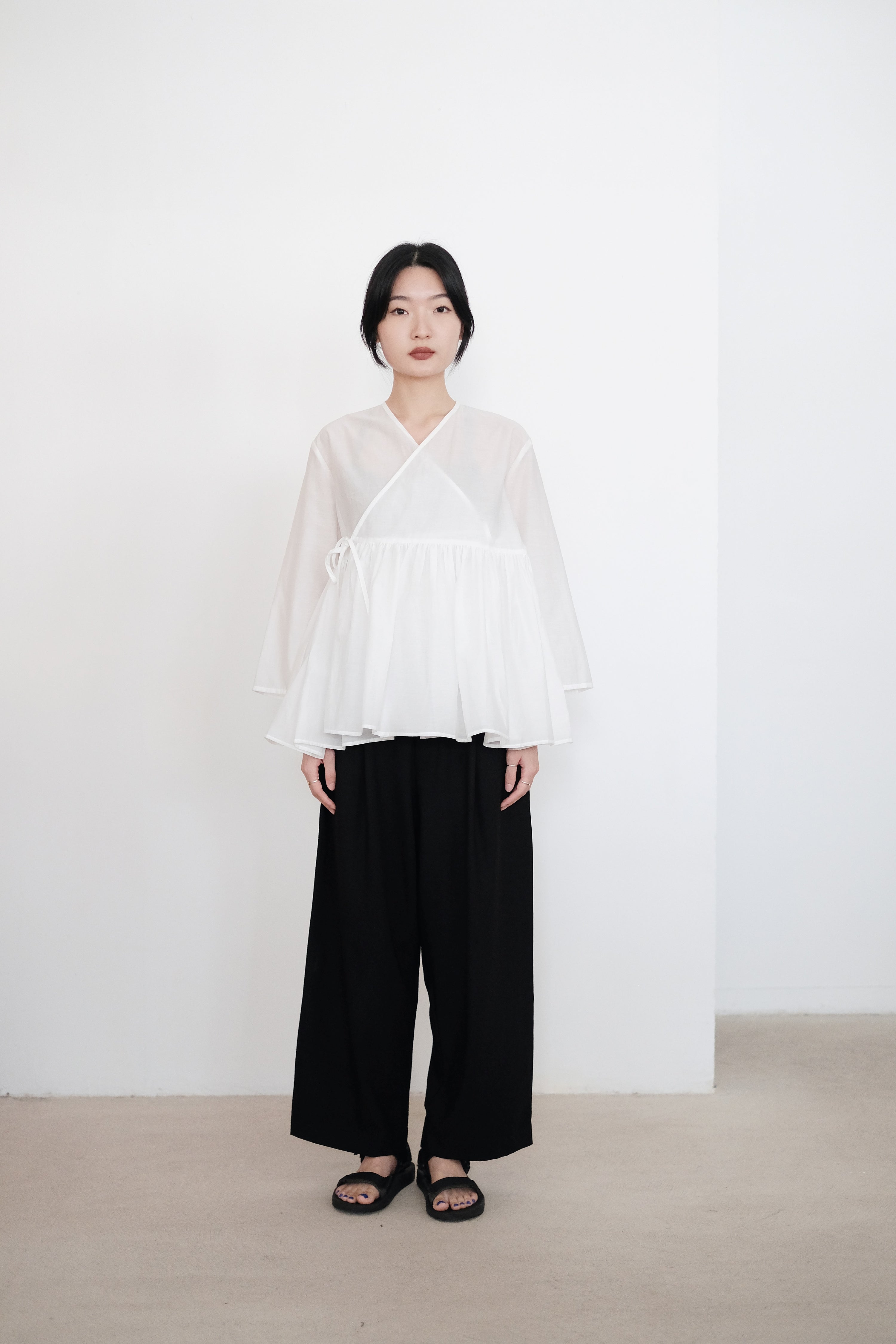 KĒKI LAYER BLOUSES WITH STRAPPING (WHITE)