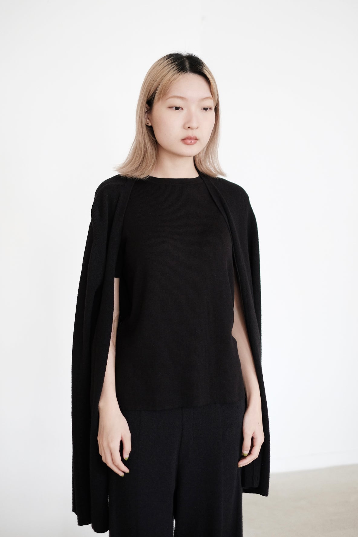 LACADIA KNIT TEE (BLACK) | 黑色輕盈針織TEE