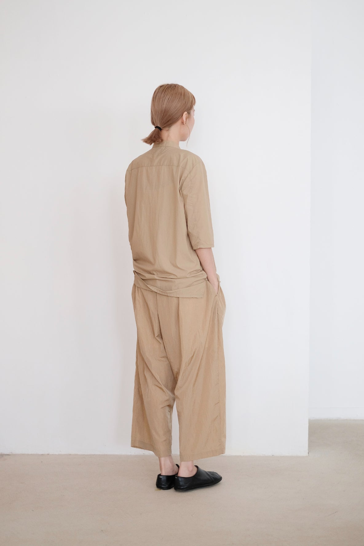 MADELYN BLOUSE (CAMEL) | 駝色斜襟半袖襯衫