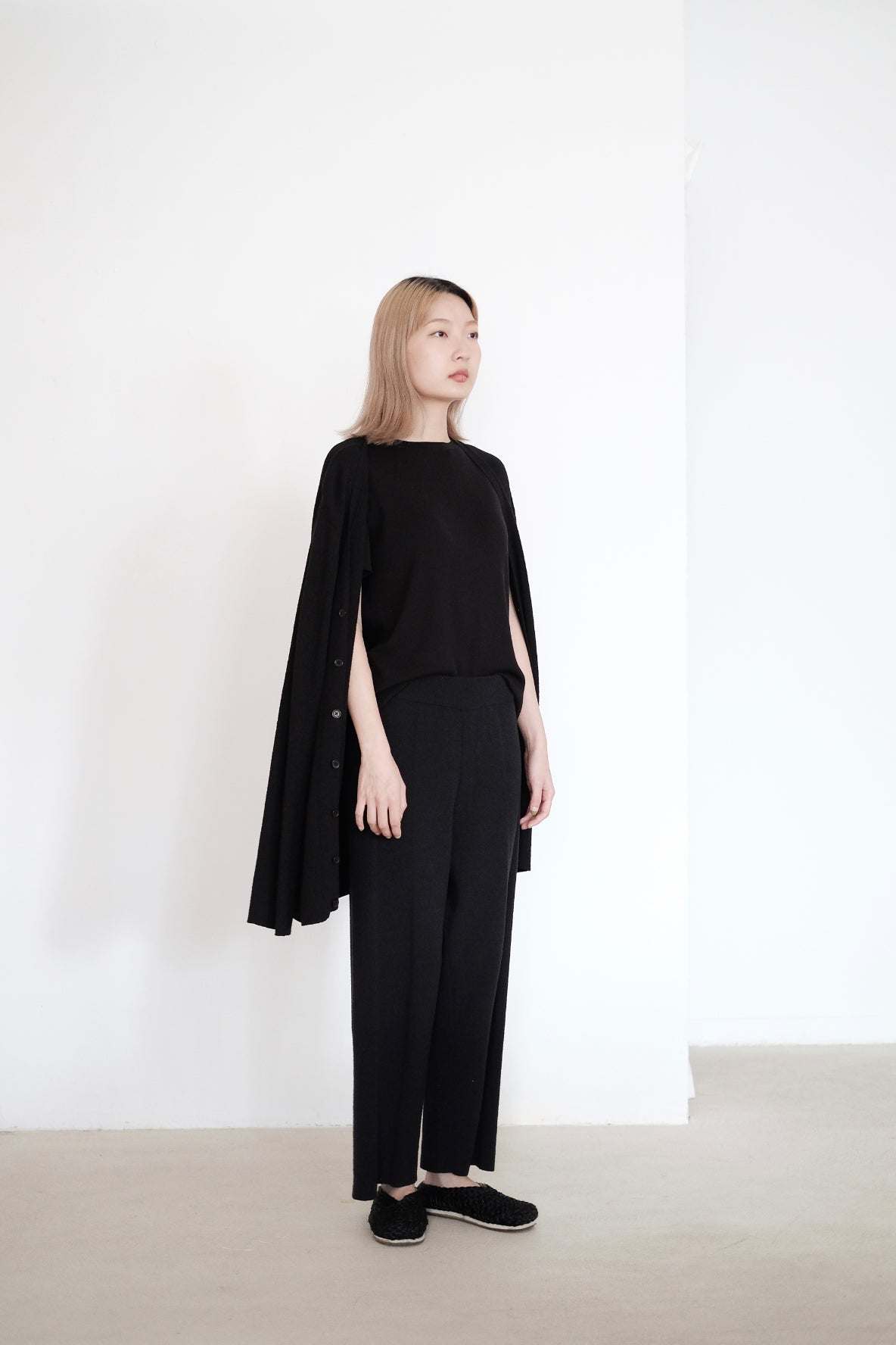 LACADIA KNIT TEE (BLACK) | 黑色輕盈針織TEE