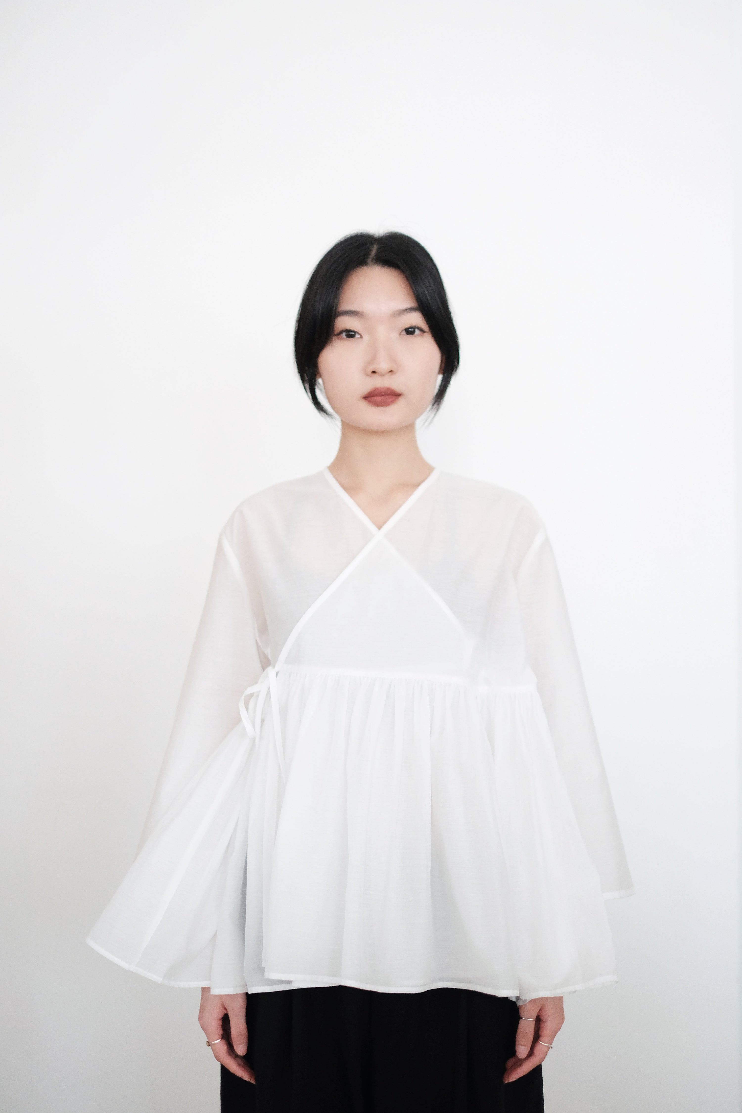 KĒKI LAYER BLOUSES WITH STRAPPING (WHITE)