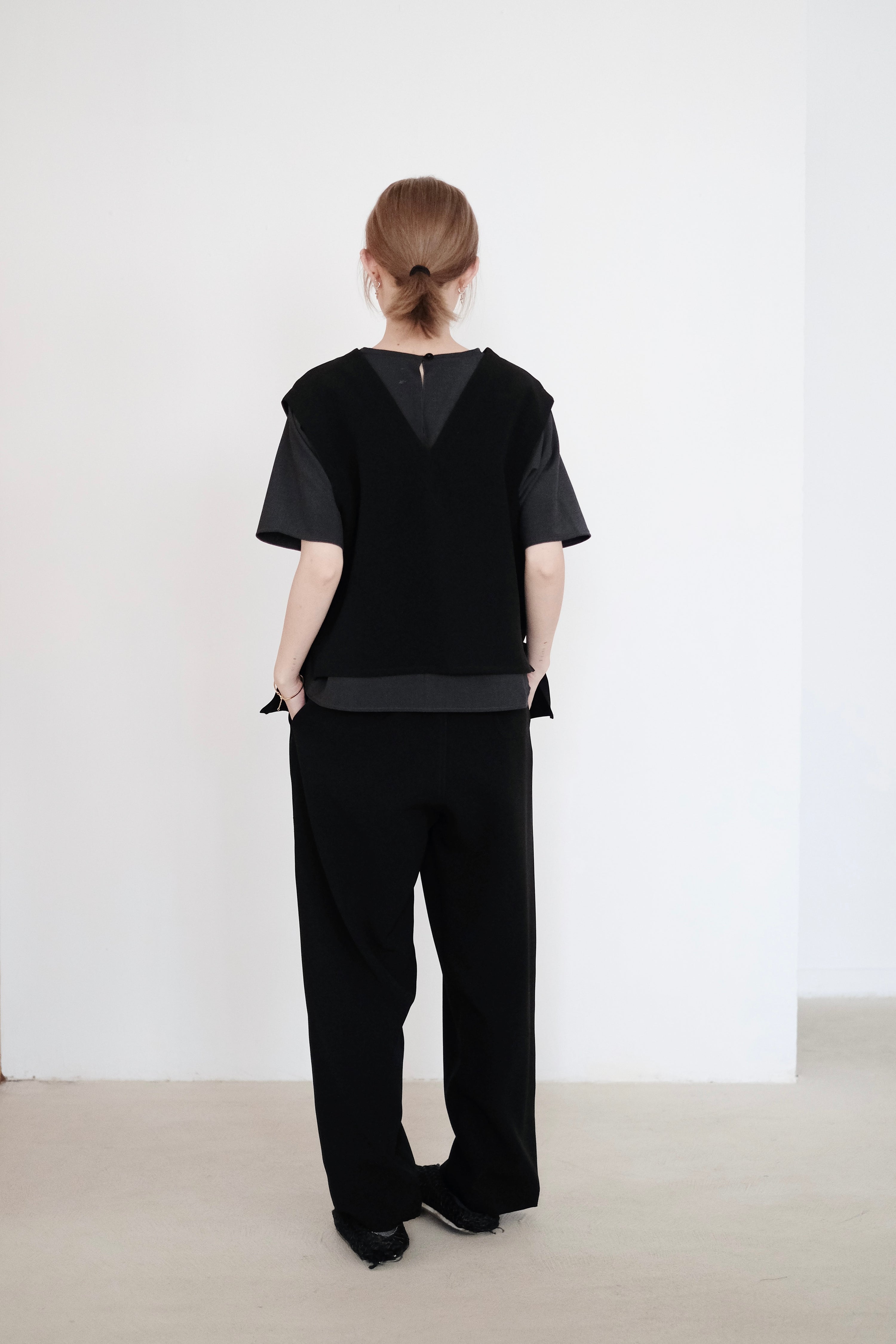 BAYLOR BLOUSE (CHARCOAL) | 黑色假兩件上衣