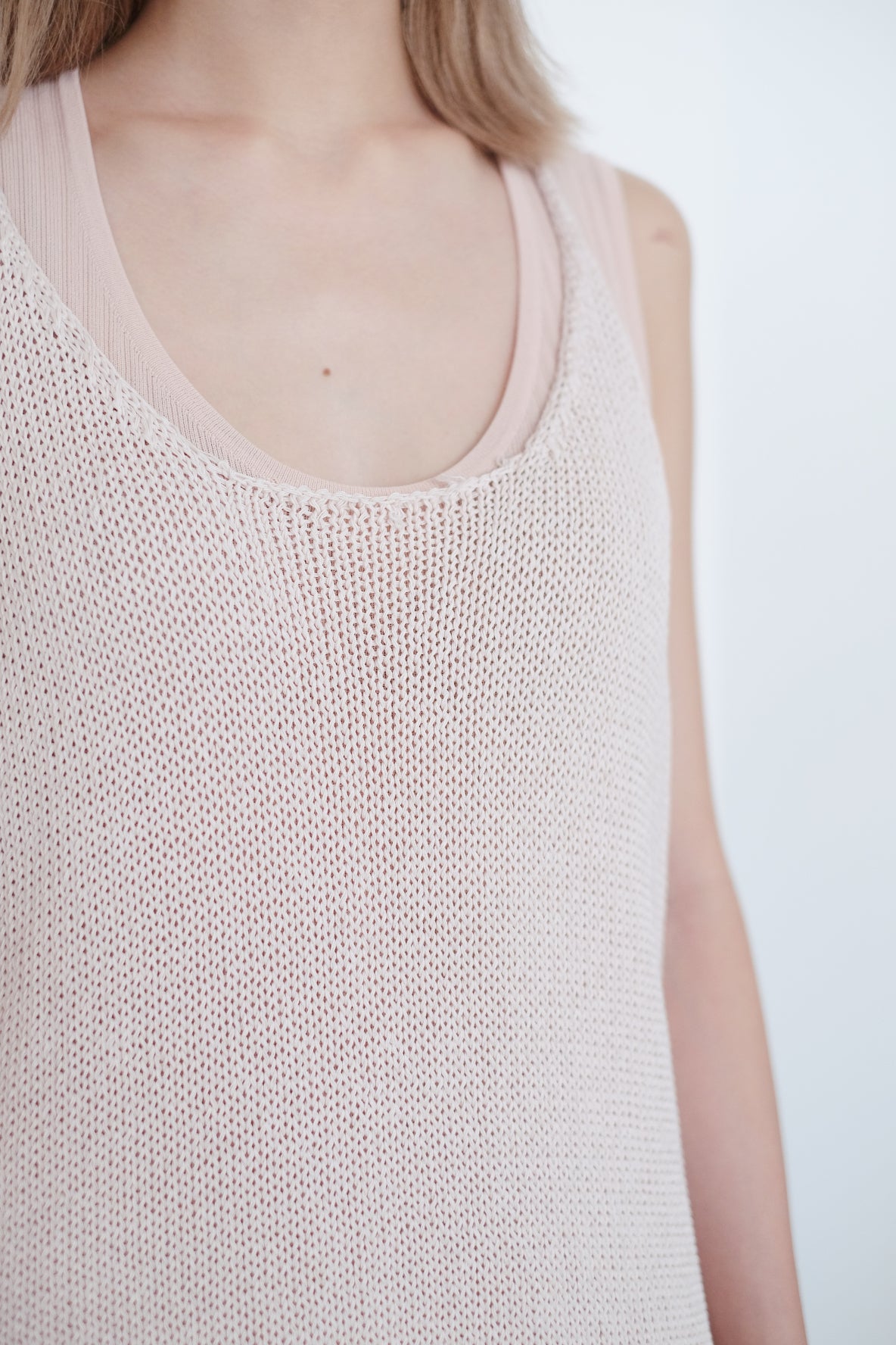 JOCOSA KNIT VEST (CHERRY BLOSSOM)