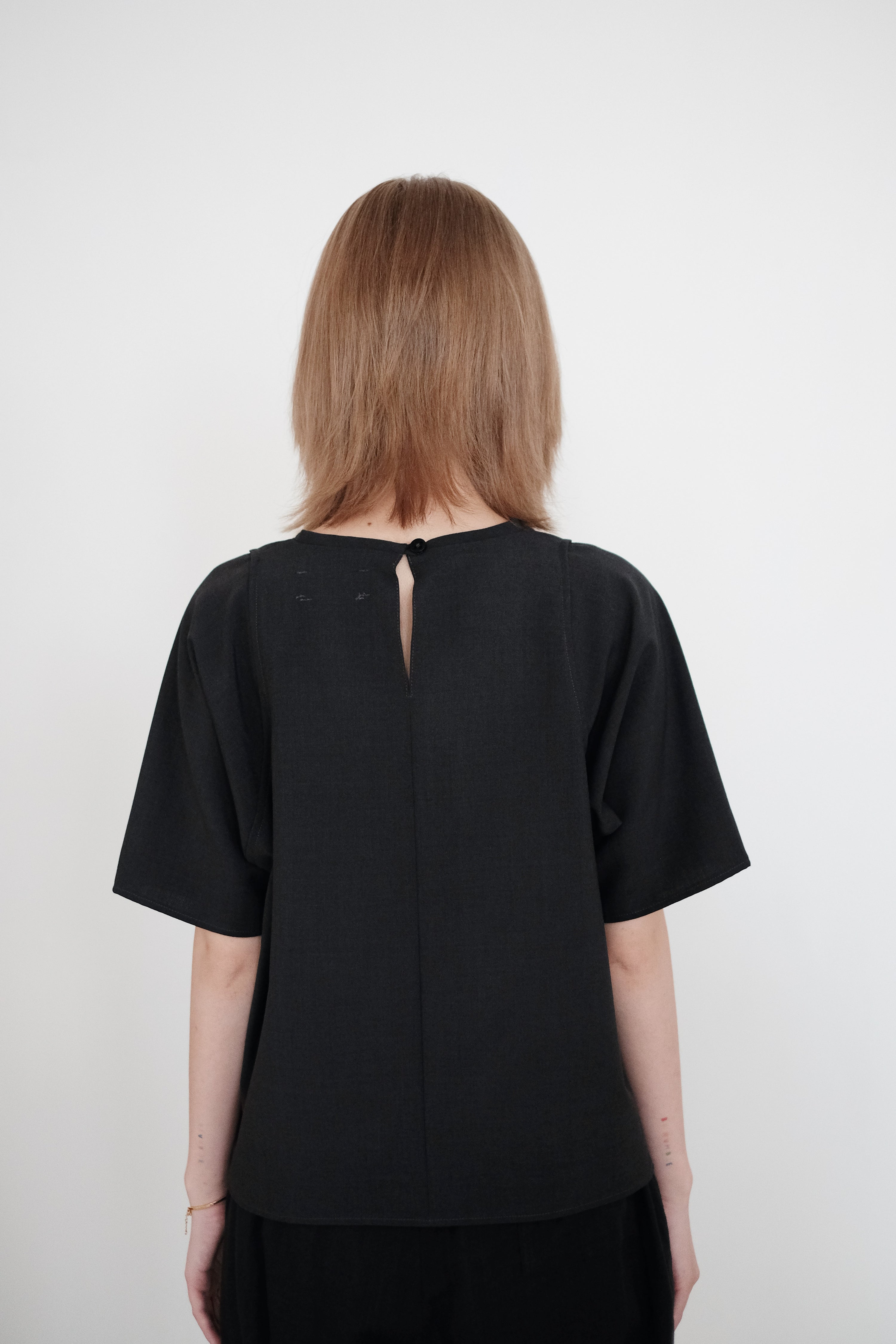 BAYLOR BLOUSE (CHARCOAL) | 黑色假兩件上衣