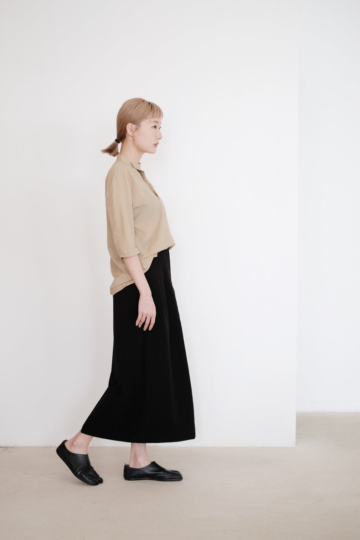 MADELYN BLOUSE (CAMEL) | 駝色斜襟半袖襯衫