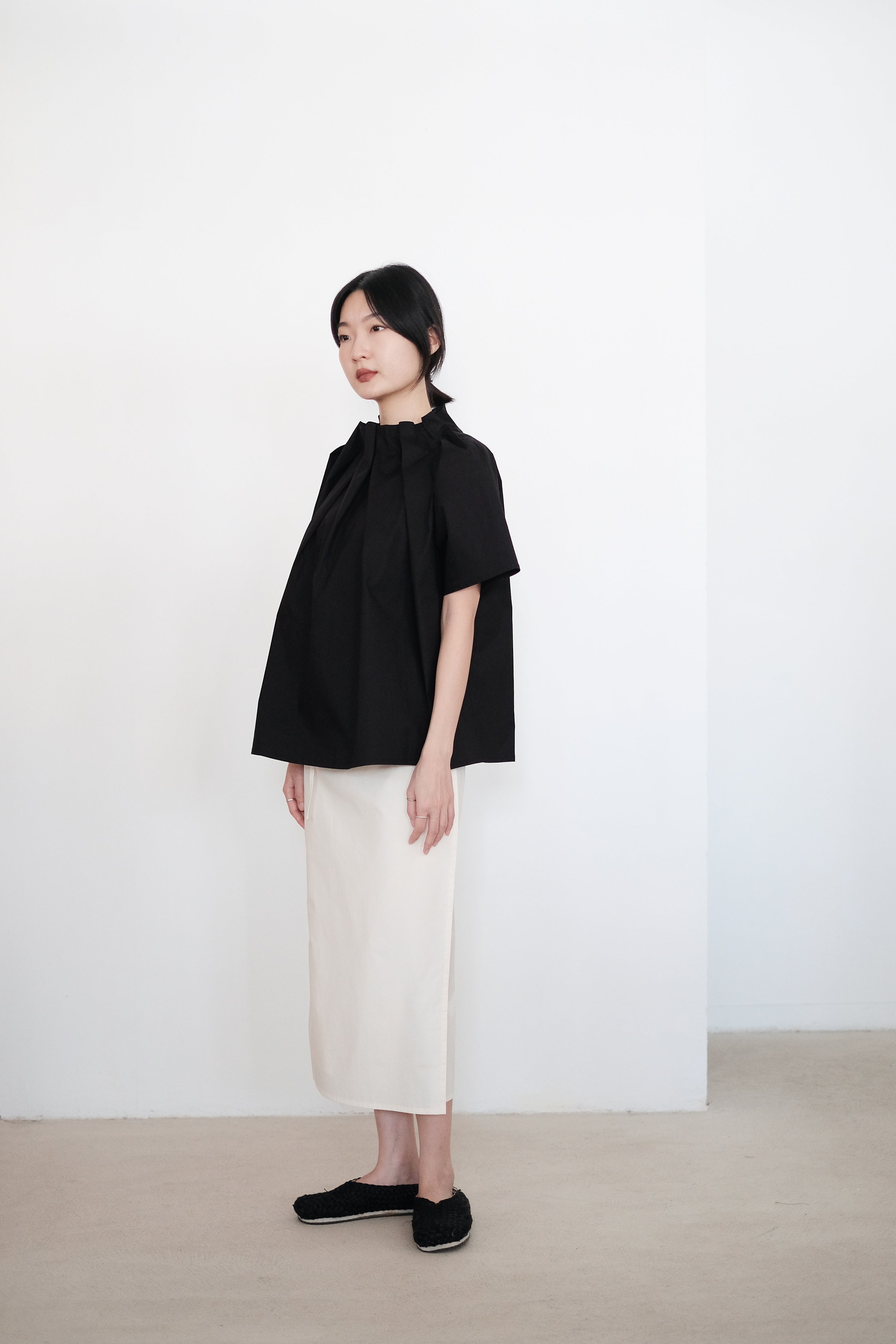 ARLETTE GATHERED BLOUSE (BLACK)