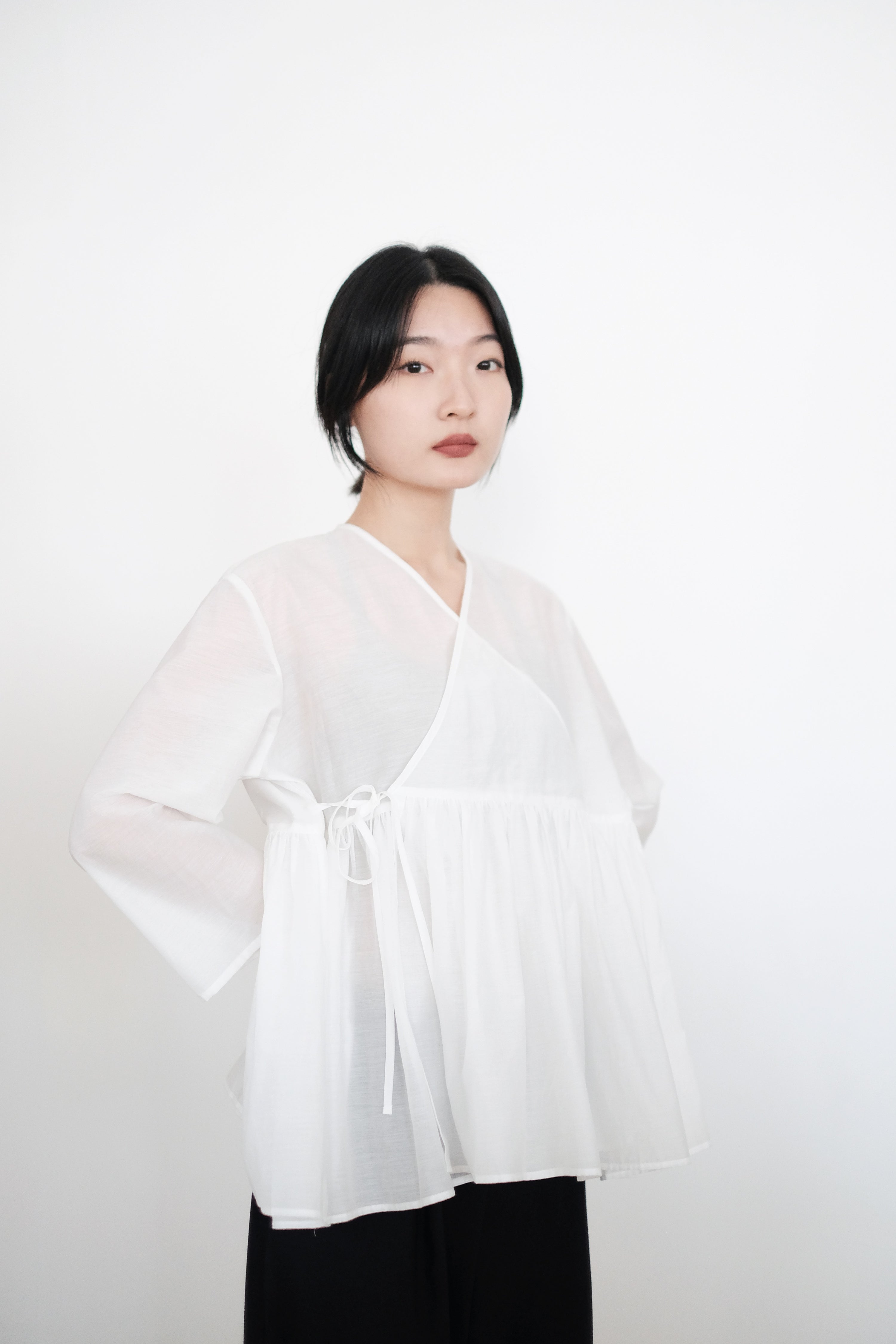 KĒKI LAYER BLOUSES WITH STRAPPING (WHITE)