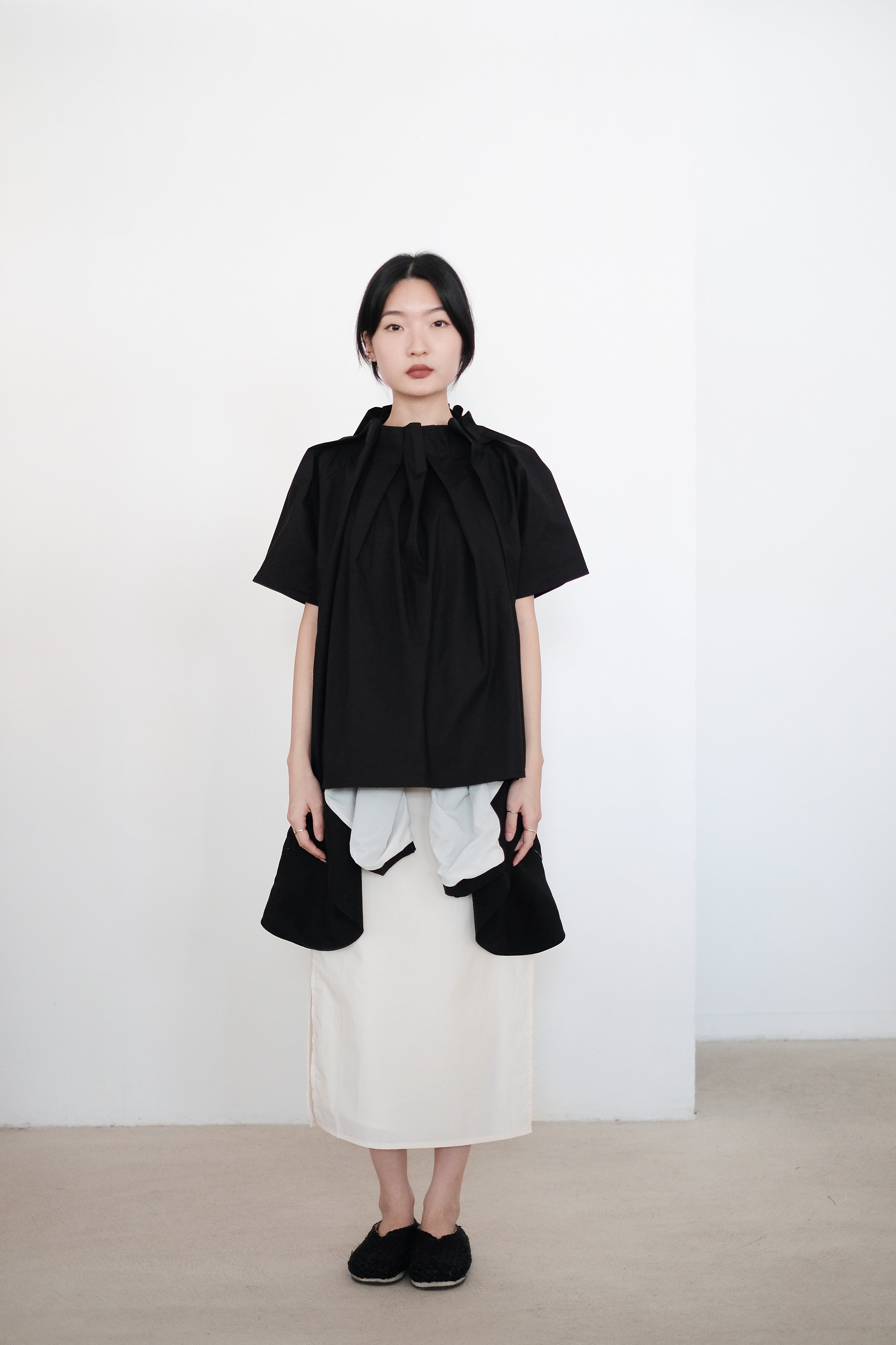 ARLETTE GATHERED BLOUSE (BLACK)