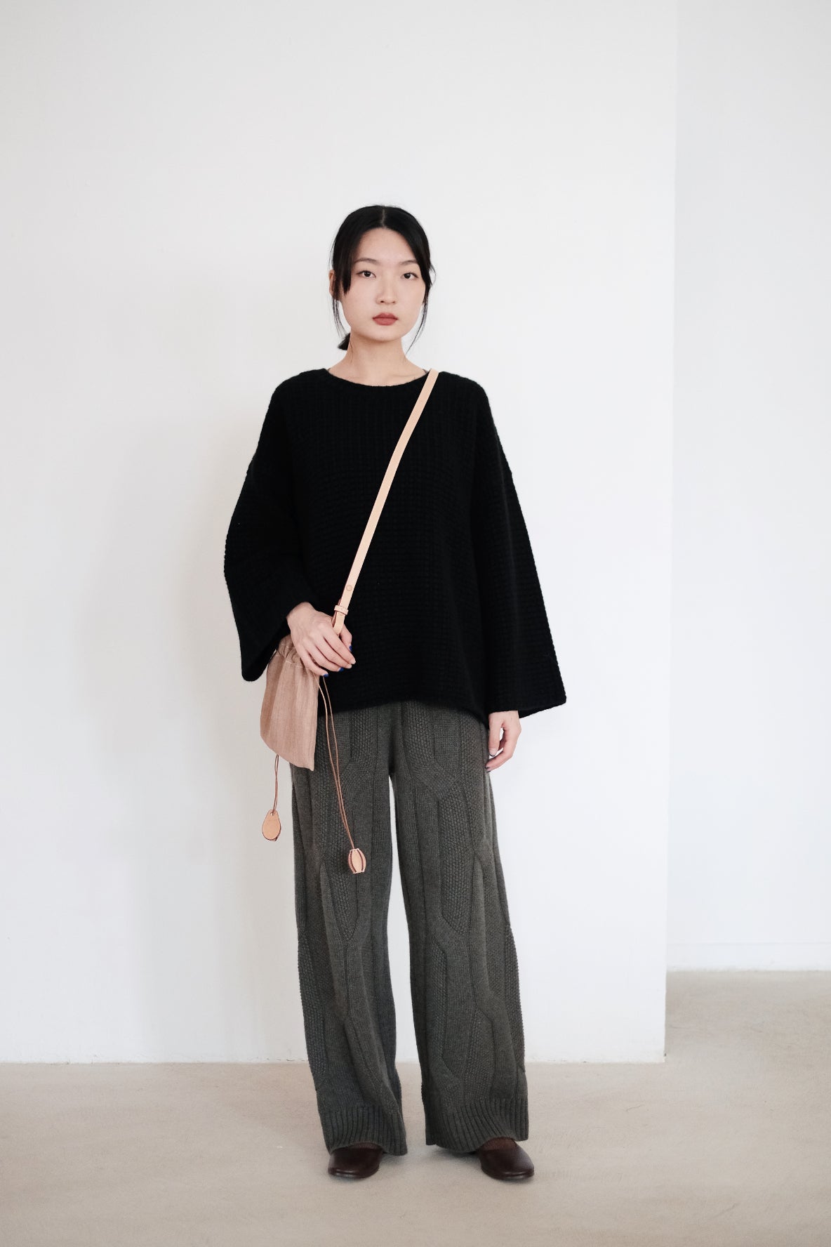 NAYELI SWEATER IN CASHMERE (BLACK)