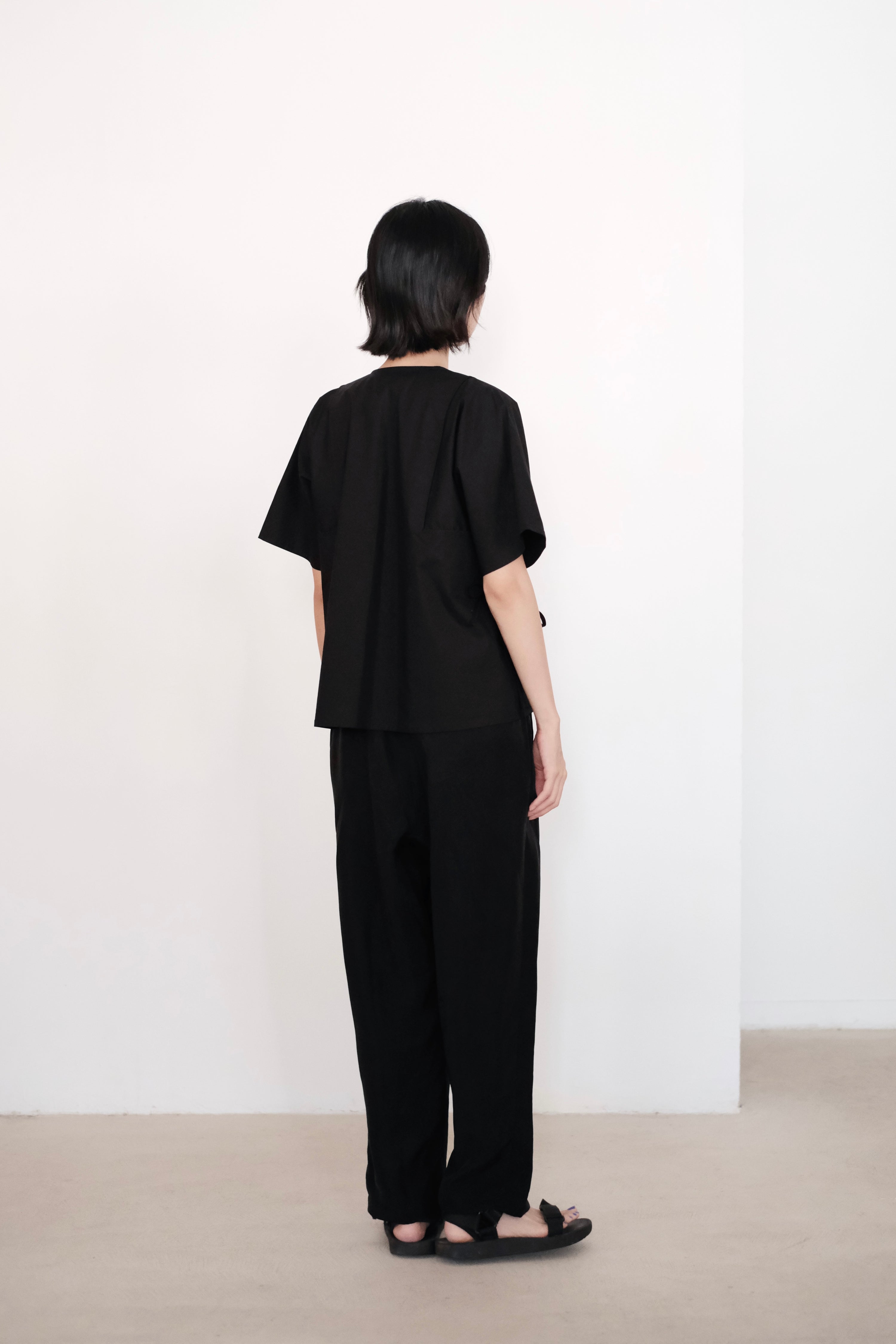 NAOMI BLOUSE (BLACK)