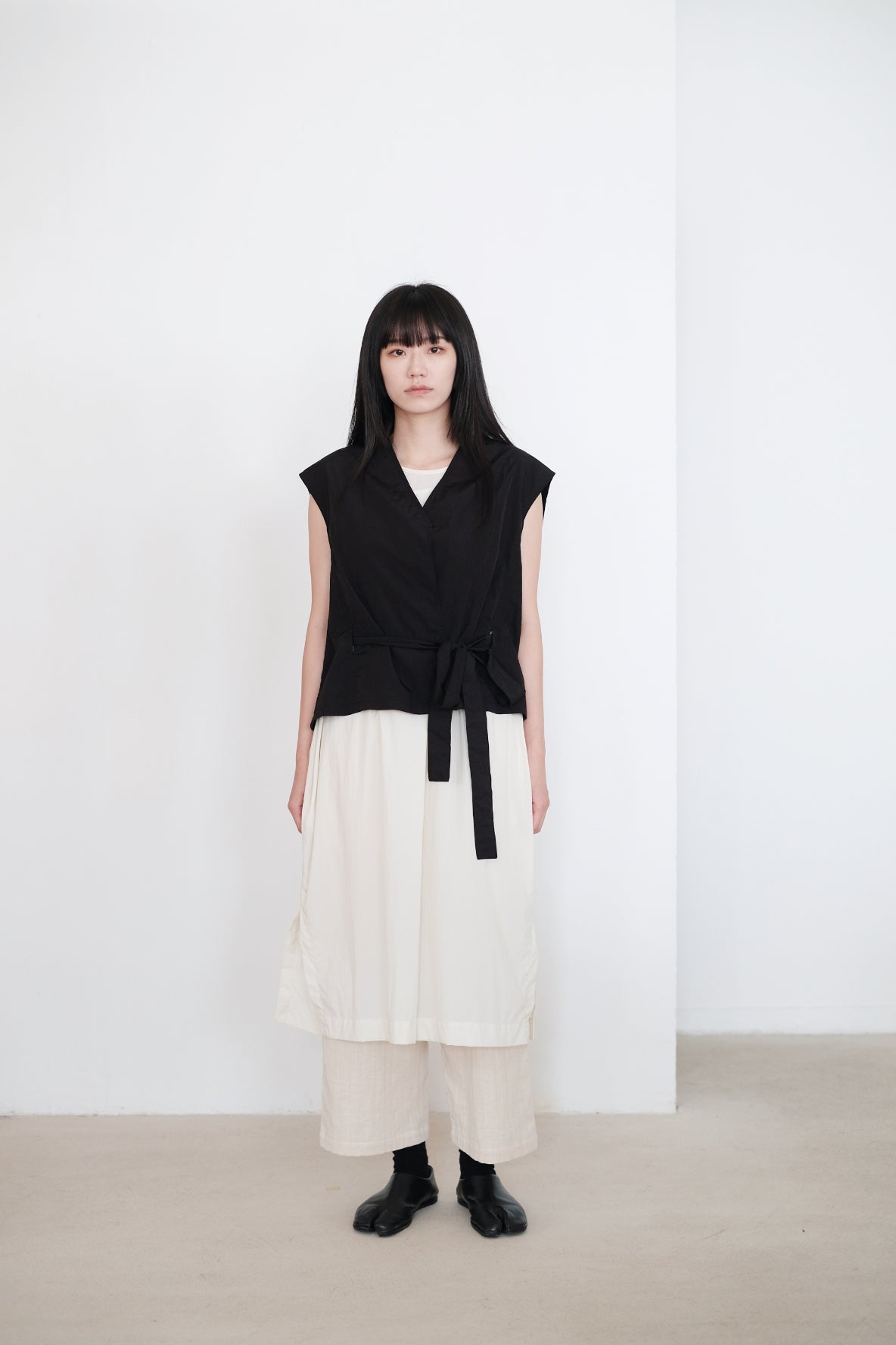 ALYSSA VEST (BLACK) | 黑色V形綁腰馬甲