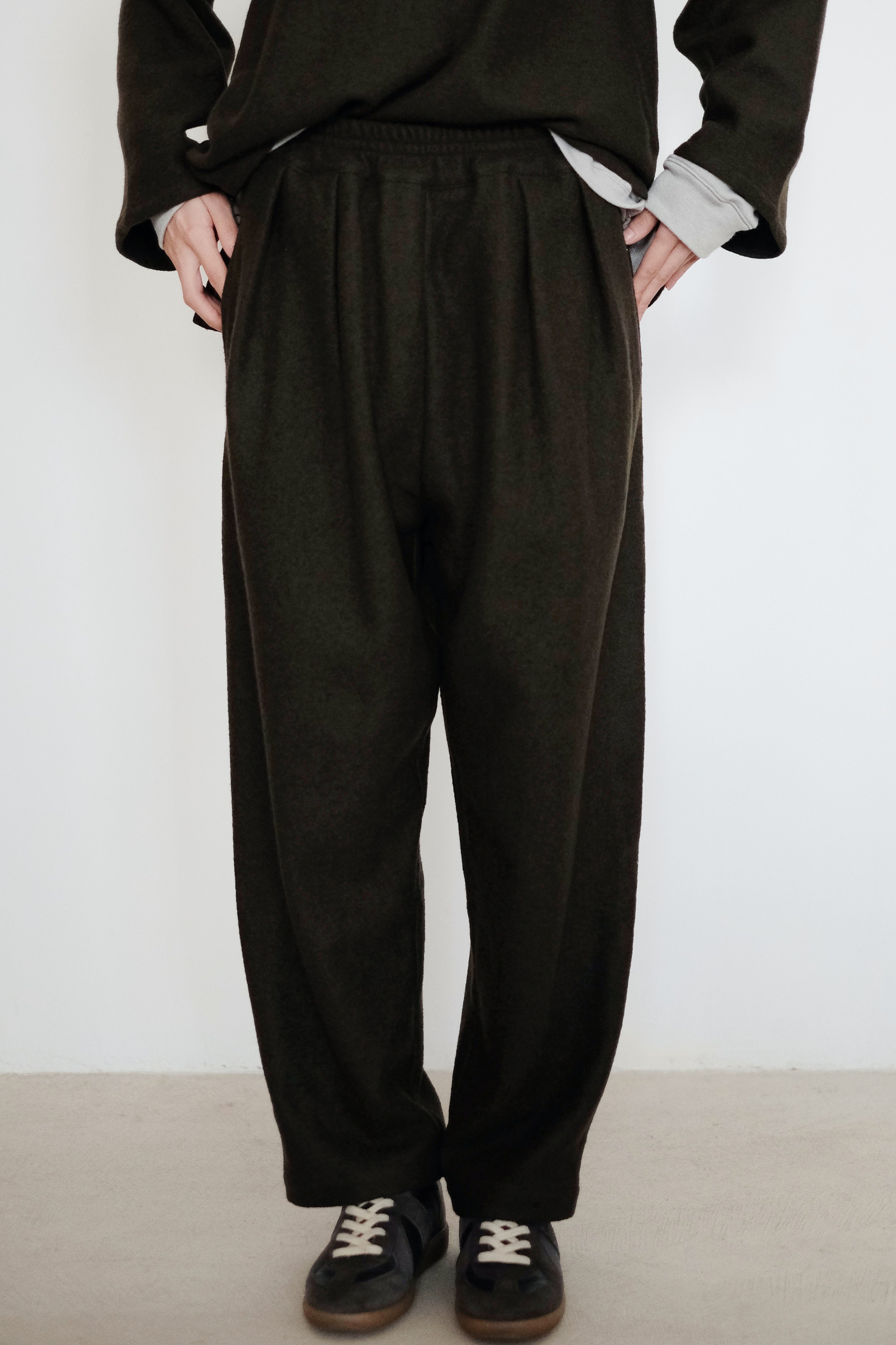 SHIORI PANT (OLIVE)