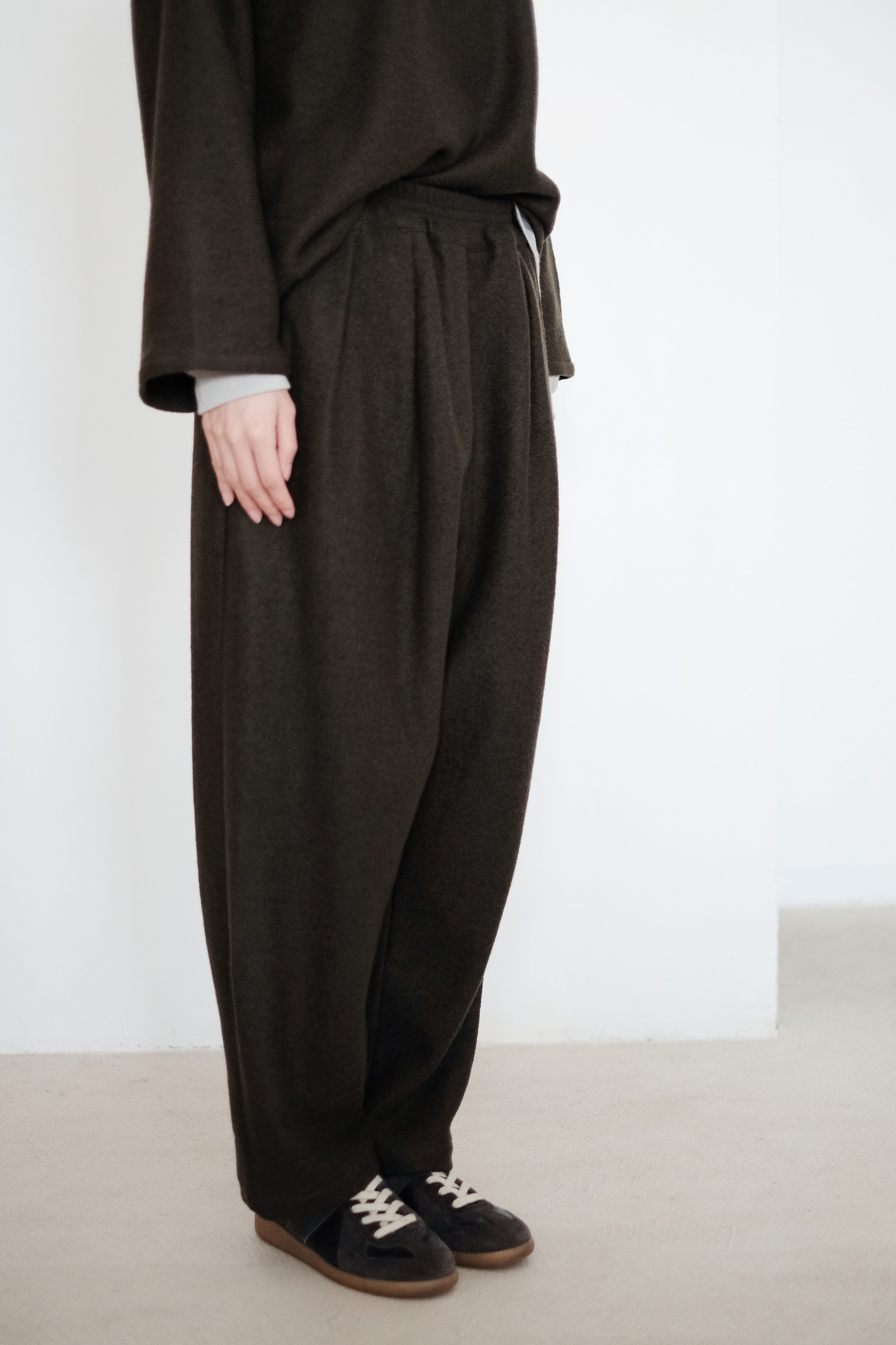 SHIORI PANT (OLIVE)