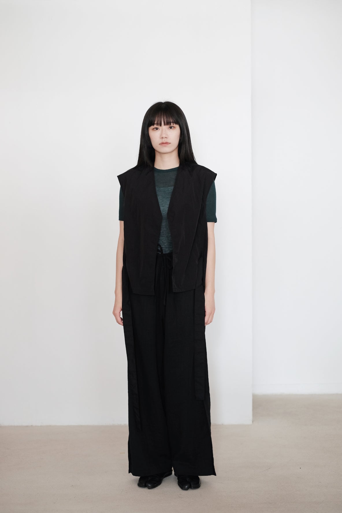 ALYSSA VEST (BLACK) | 黑色V形綁腰馬甲