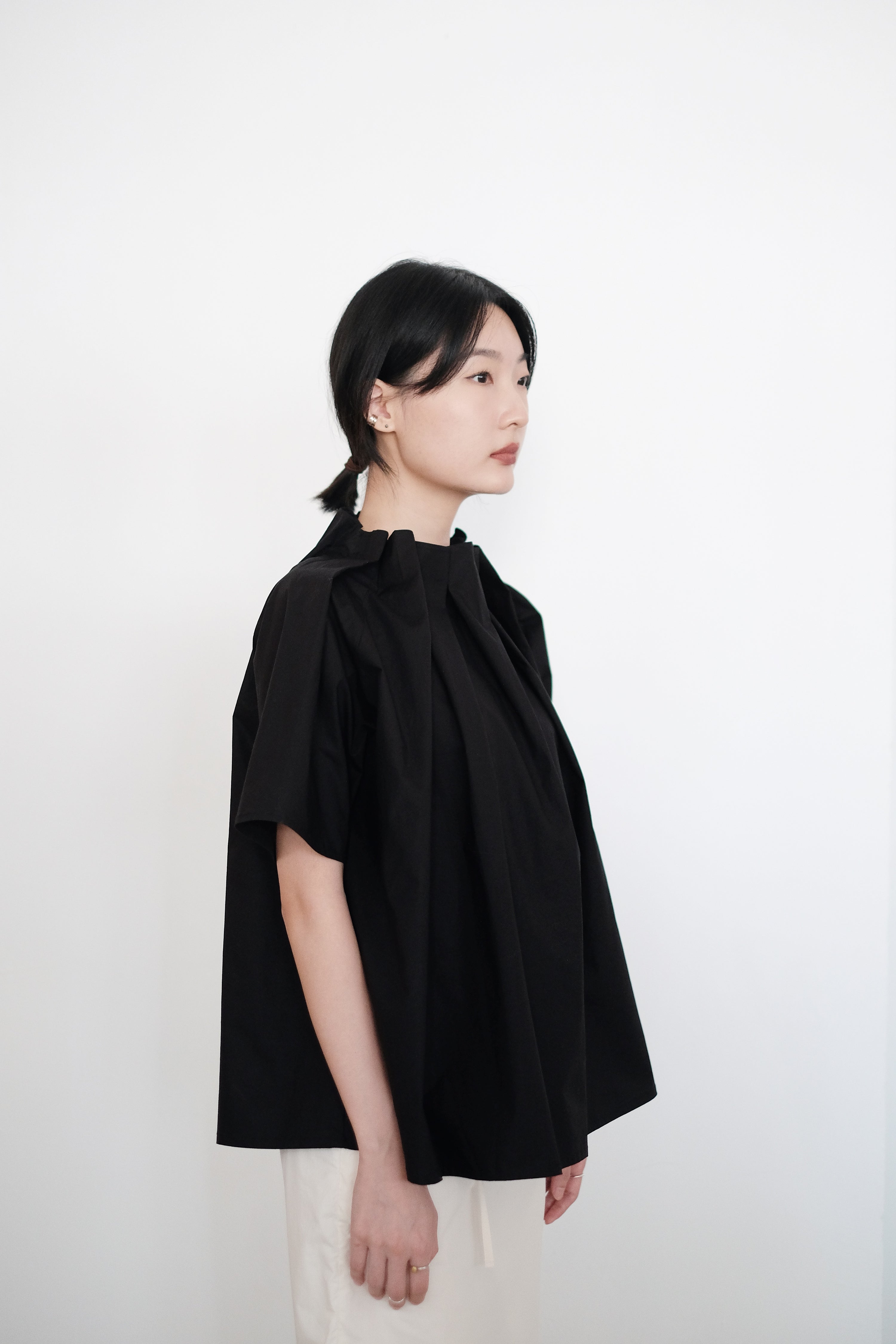 ARLETTE GATHERED BLOUSE (BLACK)