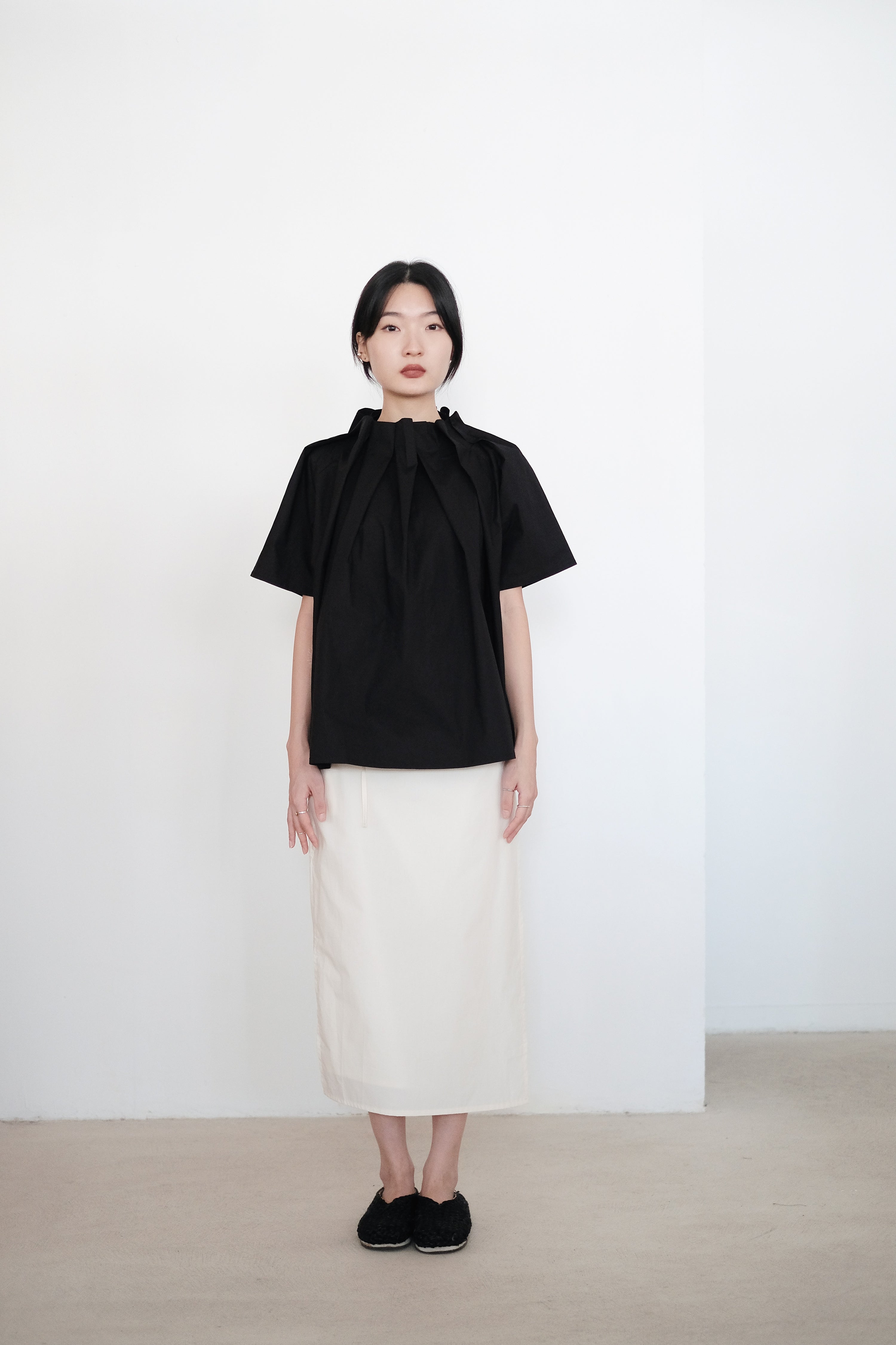 ARLETTE GATHERED BLOUSE (BLACK)