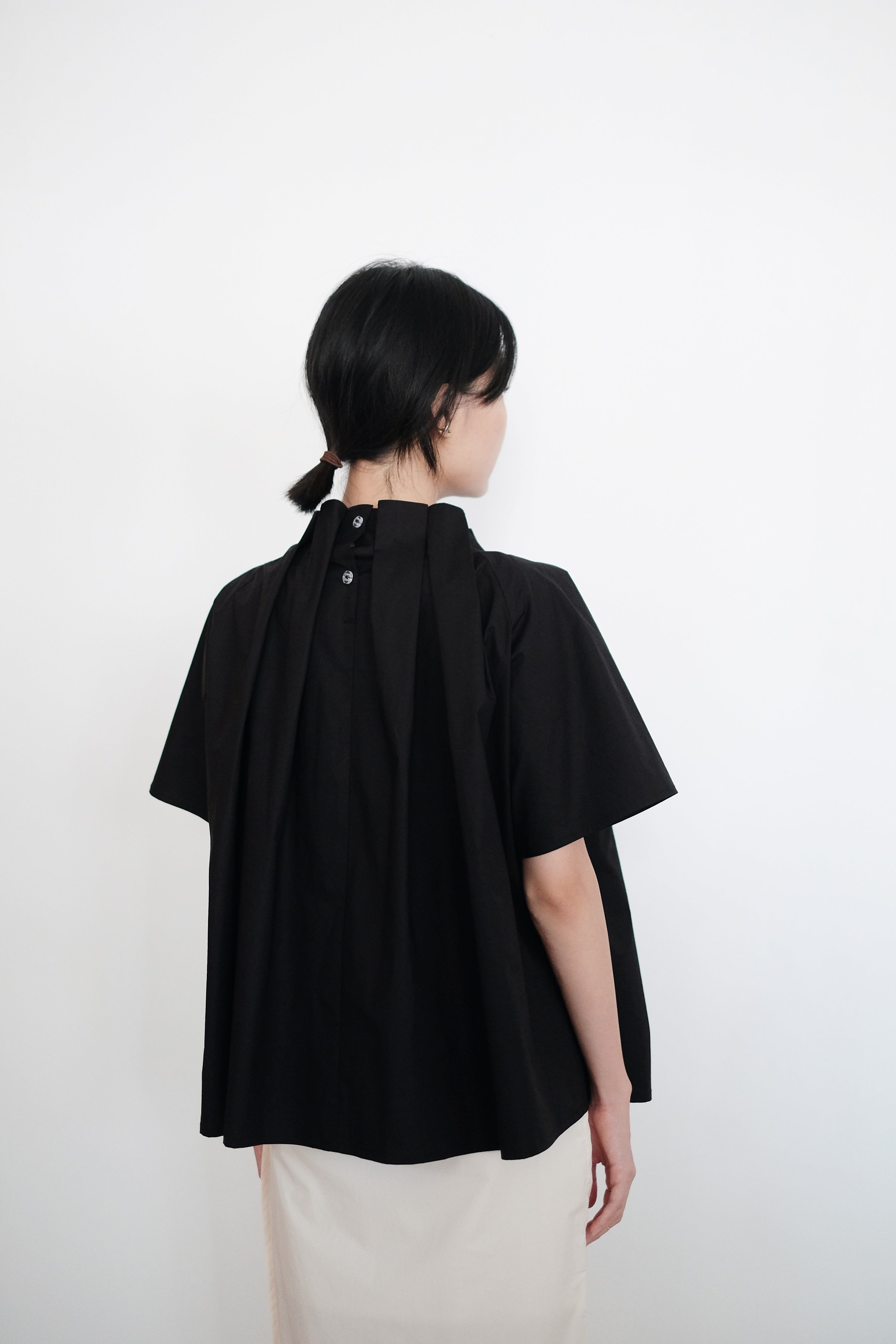 ARLETTE GATHERED BLOUSE (BLACK)