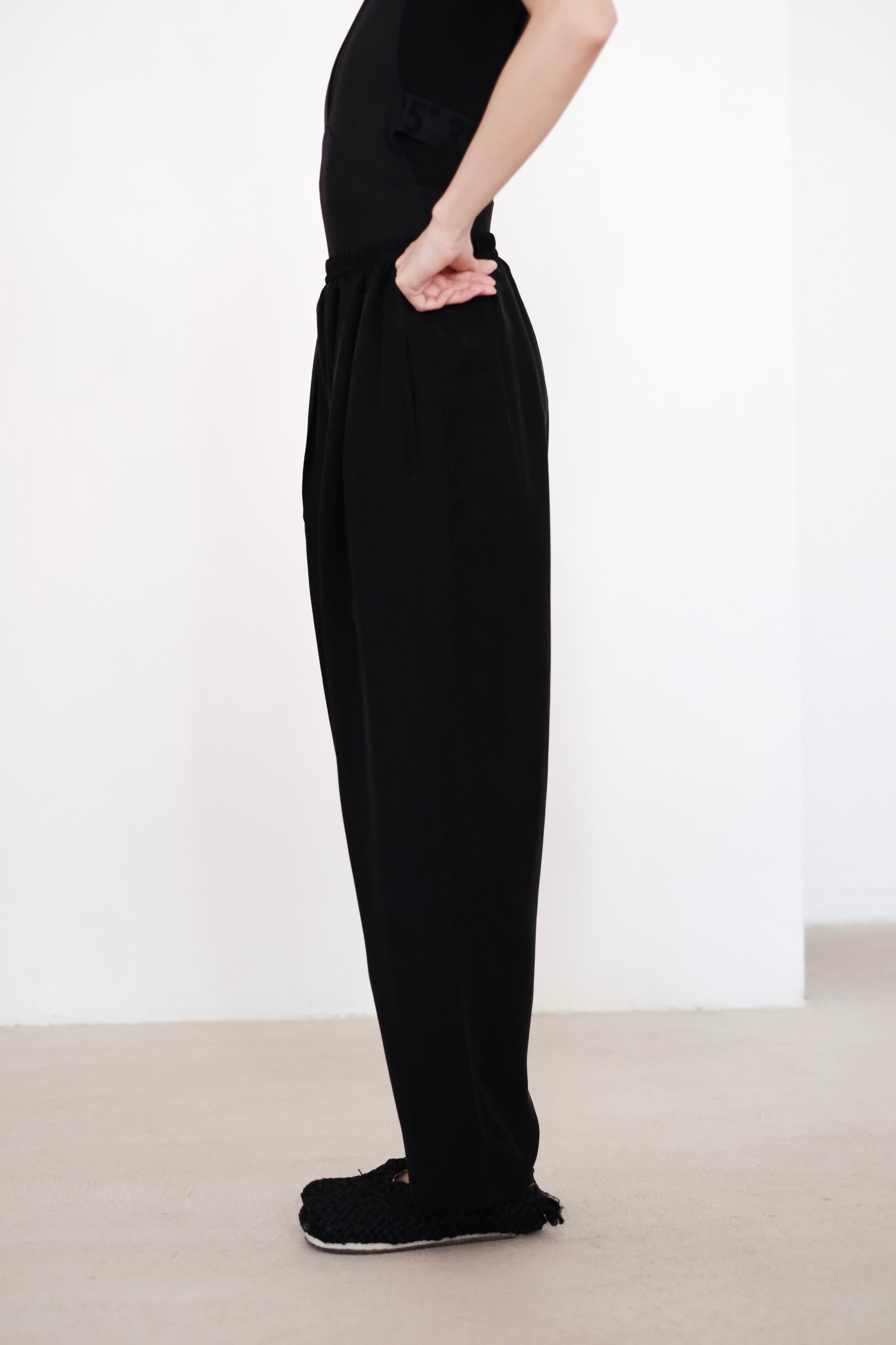 SHIORI PANT (BLACK)