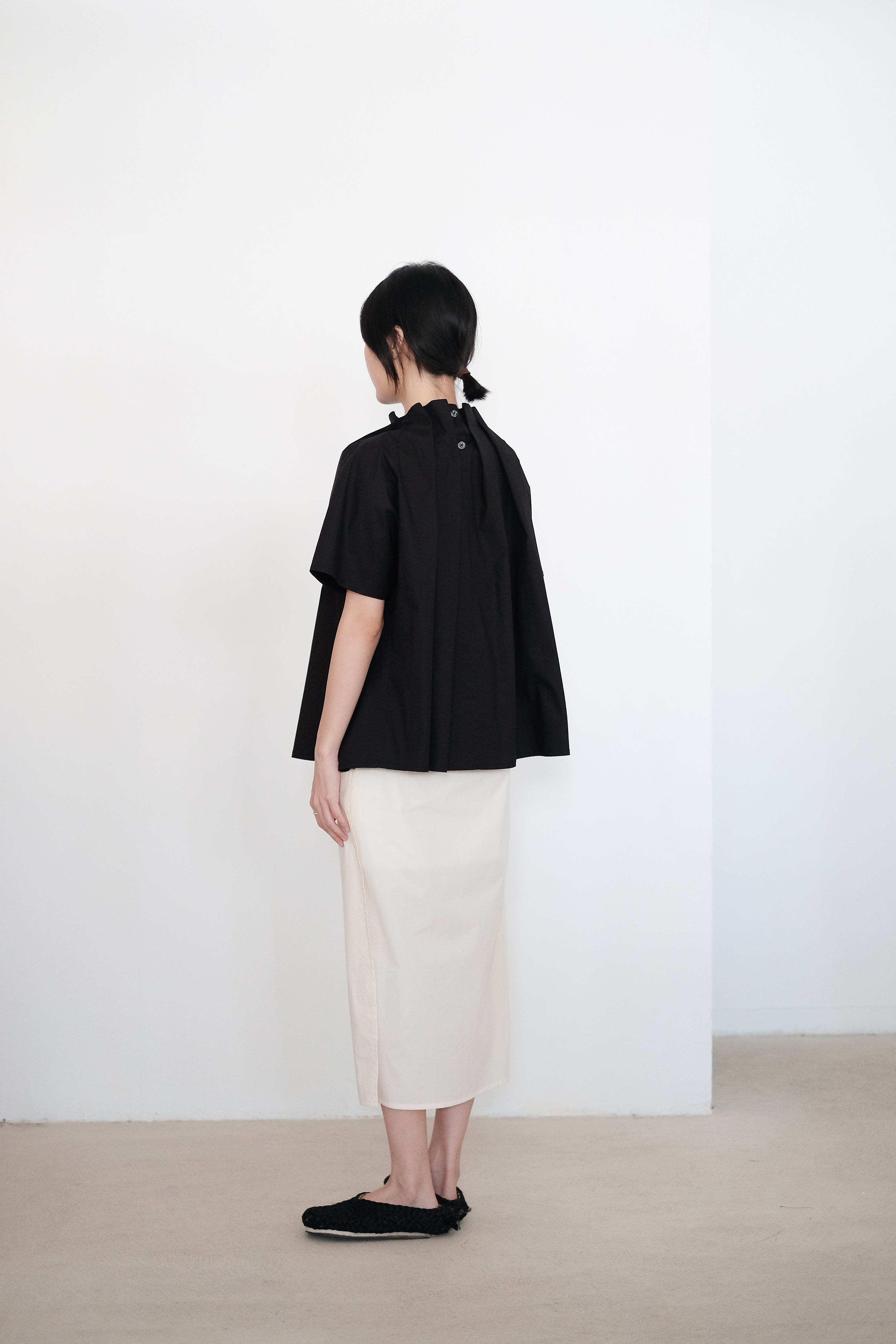 ARLETTE GATHERED BLOUSE (BLACK)