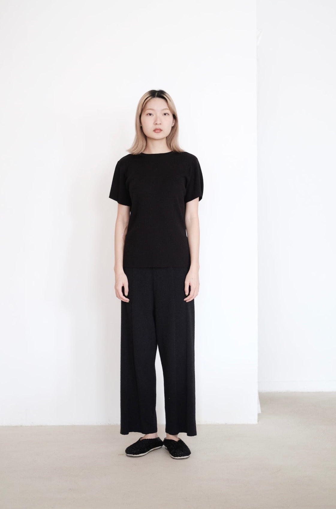 LACADIA KNIT TEE (BLACK)