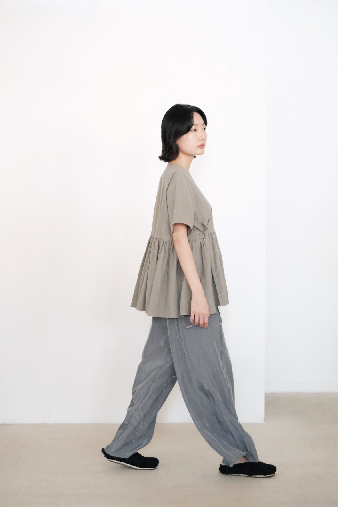 KĒKI LAYER BLOUSES WITH STRAPPING (STONE GREEN)