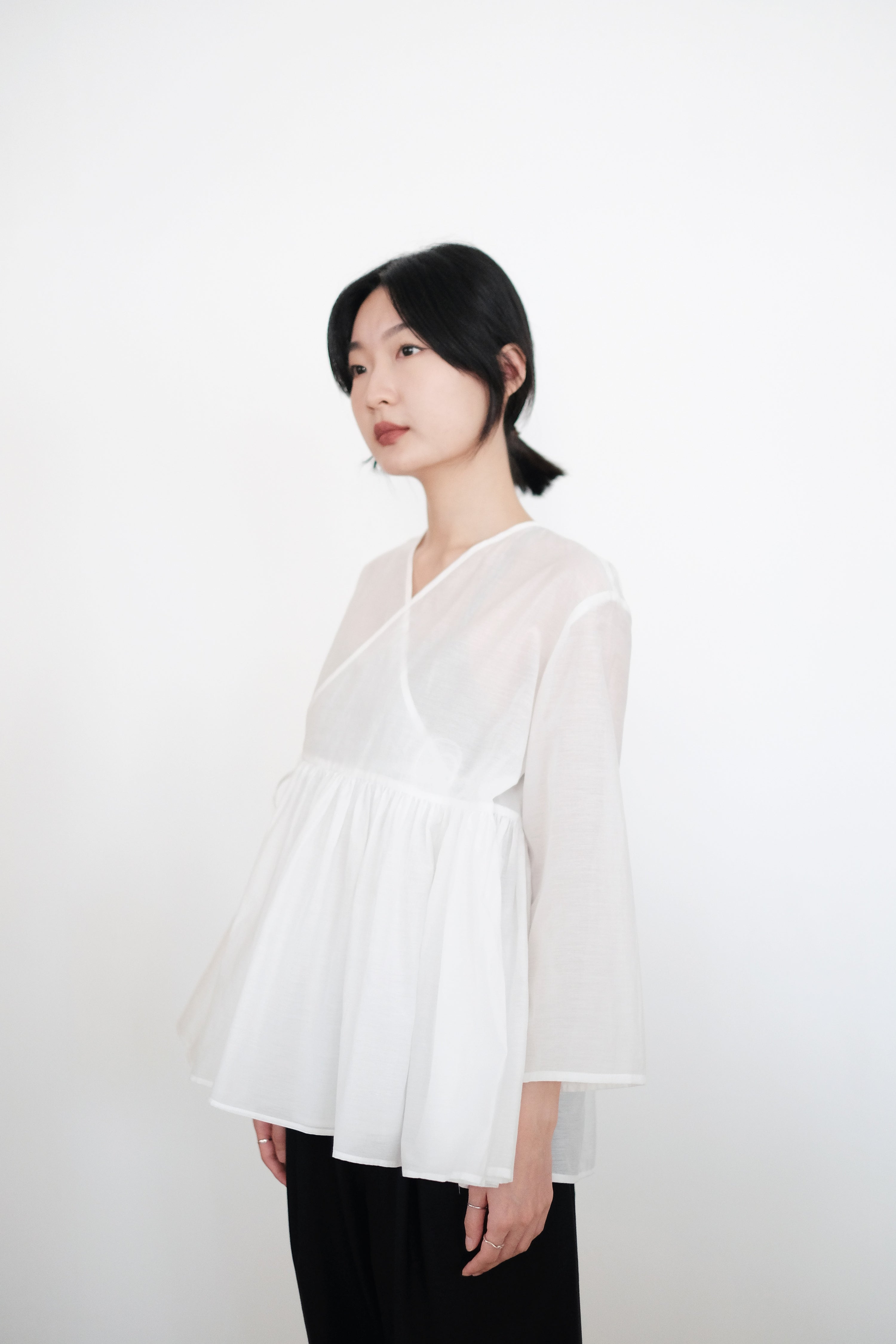 KĒKI LAYER BLOUSES WITH STRAPPING (WHITE)