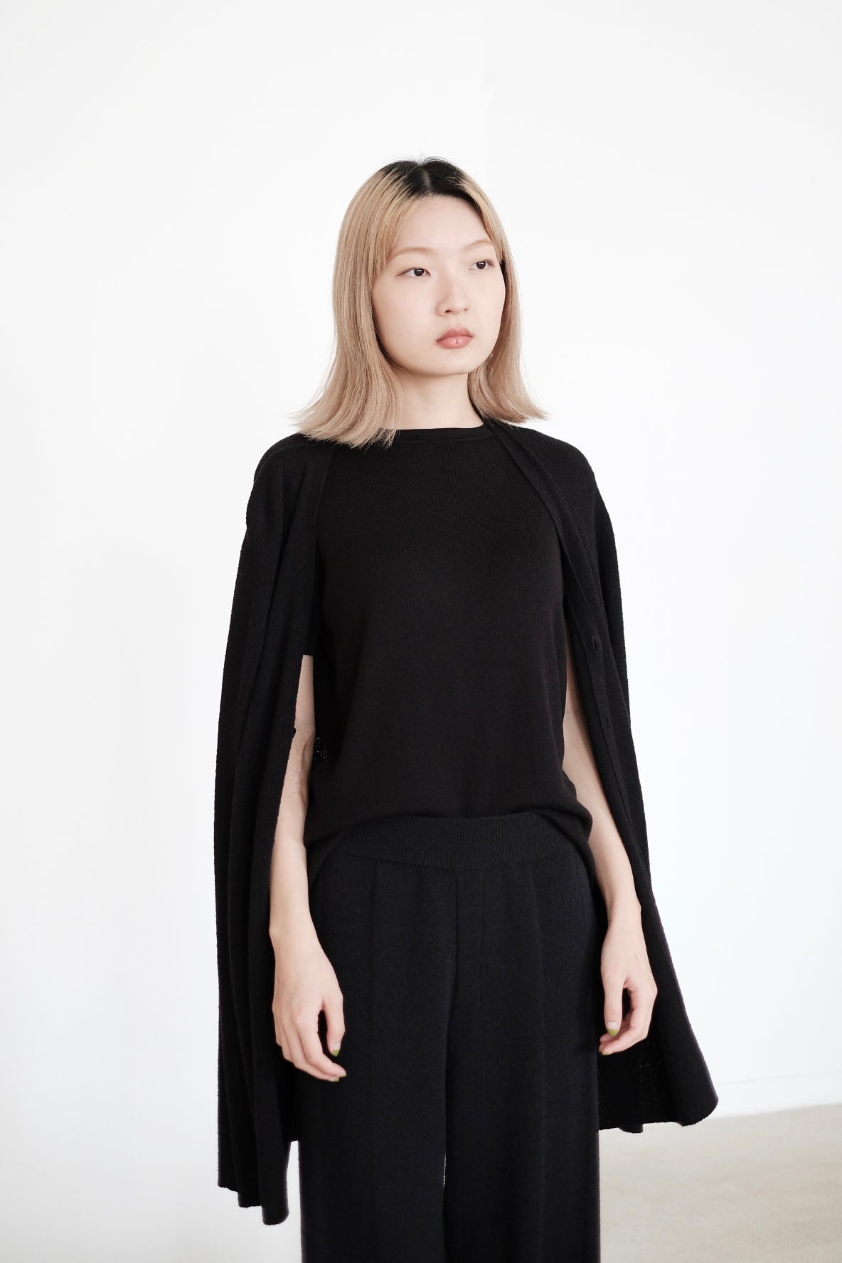 LACADIA KNIT TEE (BLACK) | 黑色輕盈針織TEE