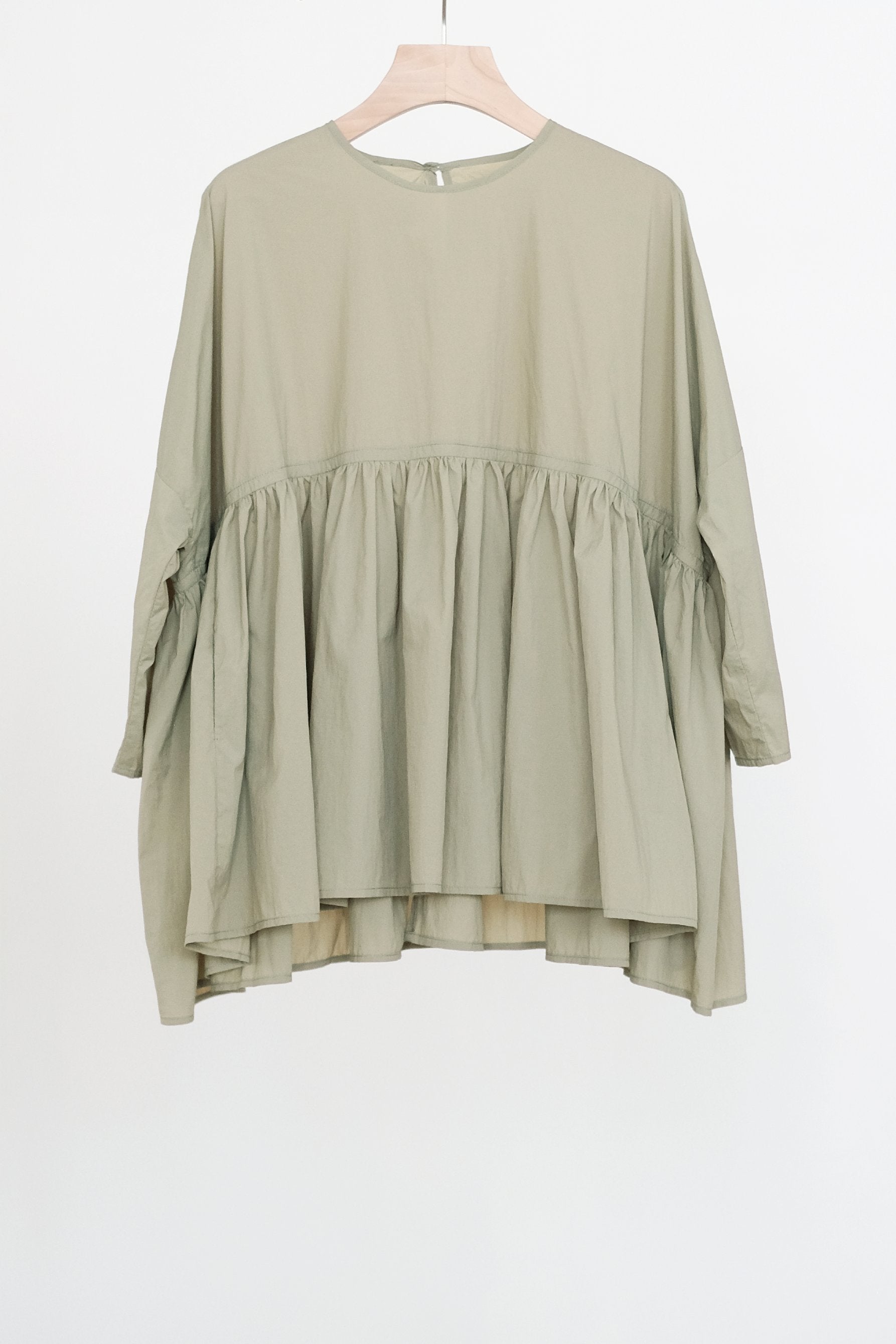 MAEVE BLOUSE (LIGHT OLIVE) | 淺橄欖色傘形下擺上衣