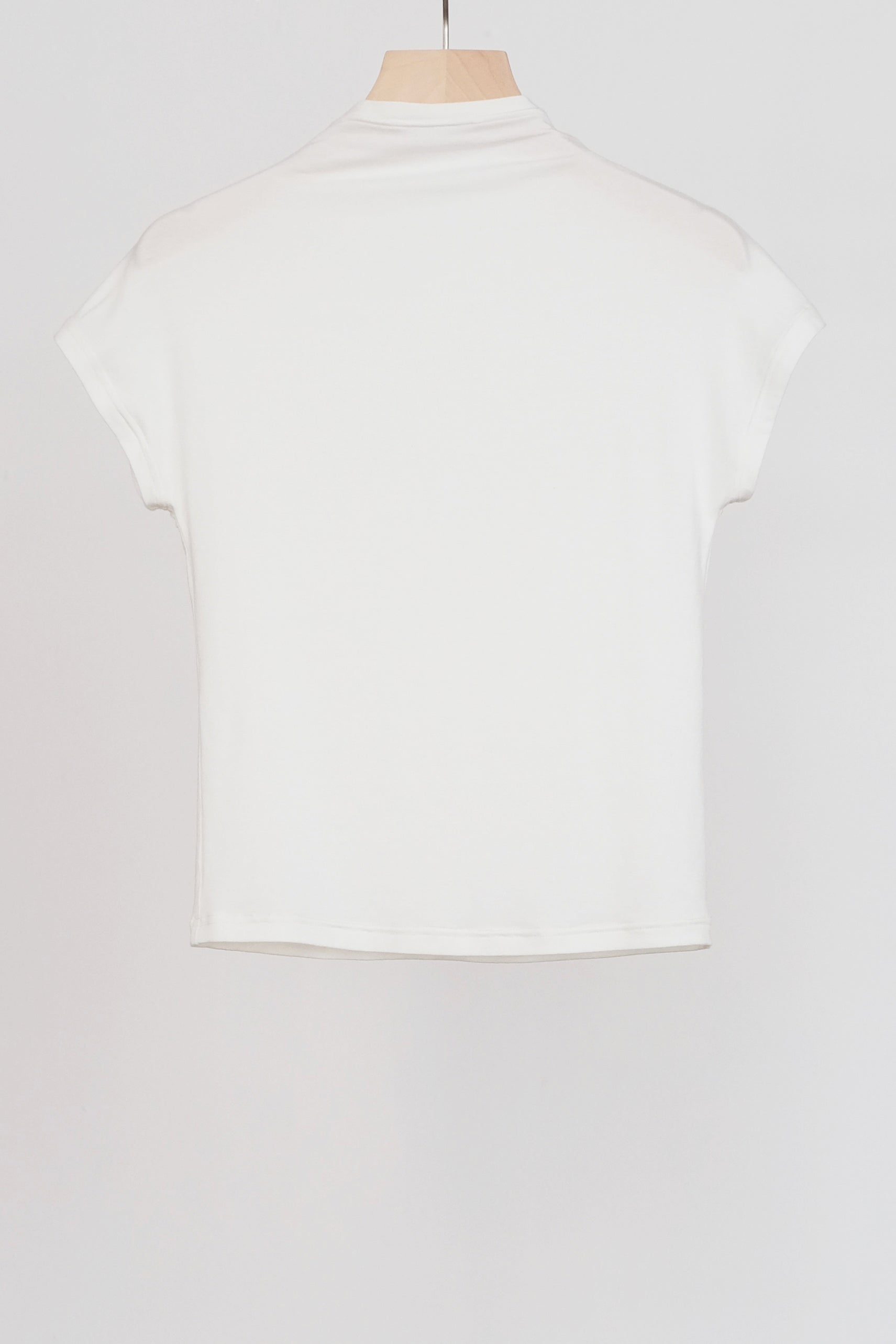 FENGARI TEE (WHITE)