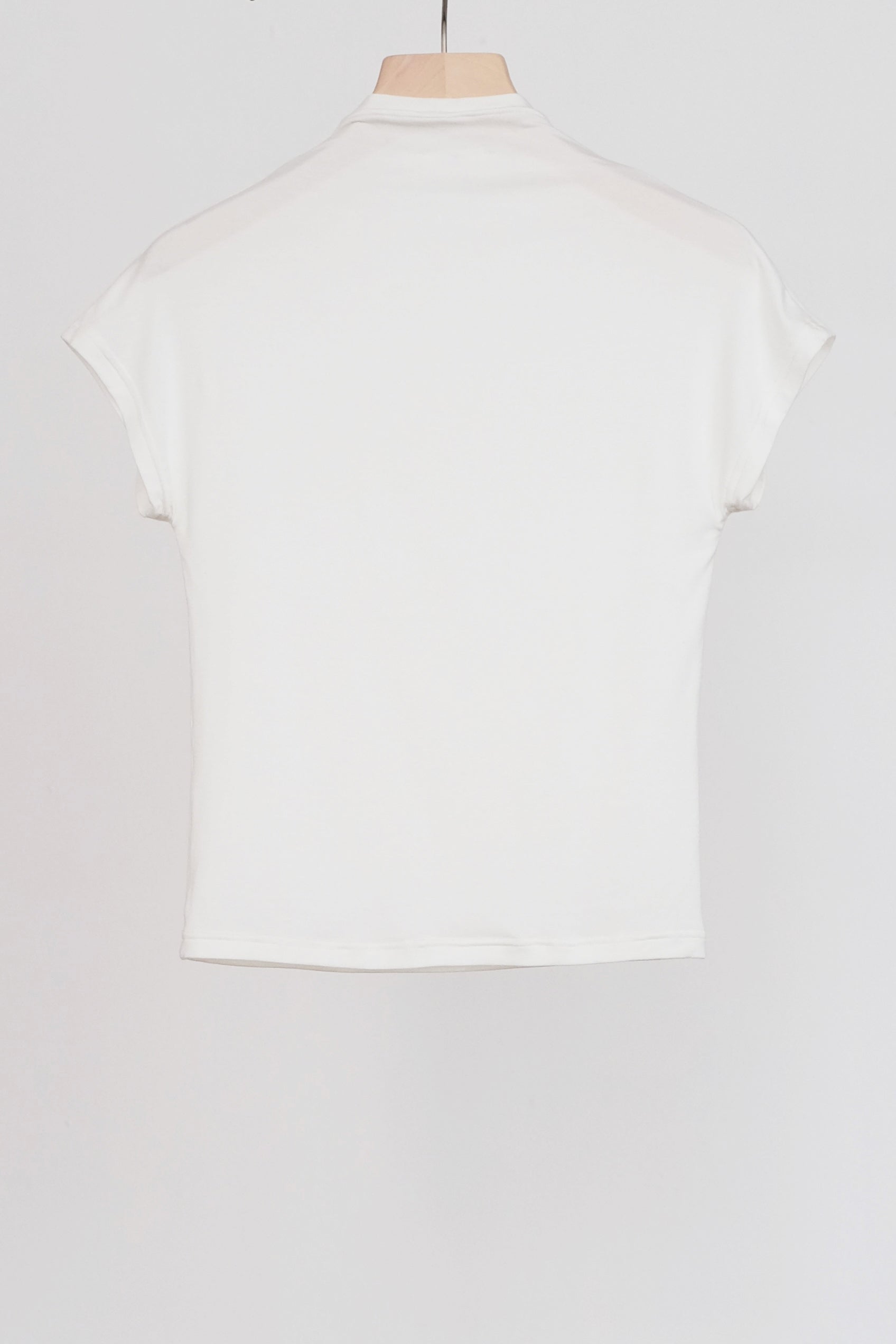 FENGARI TEE (WHITE)