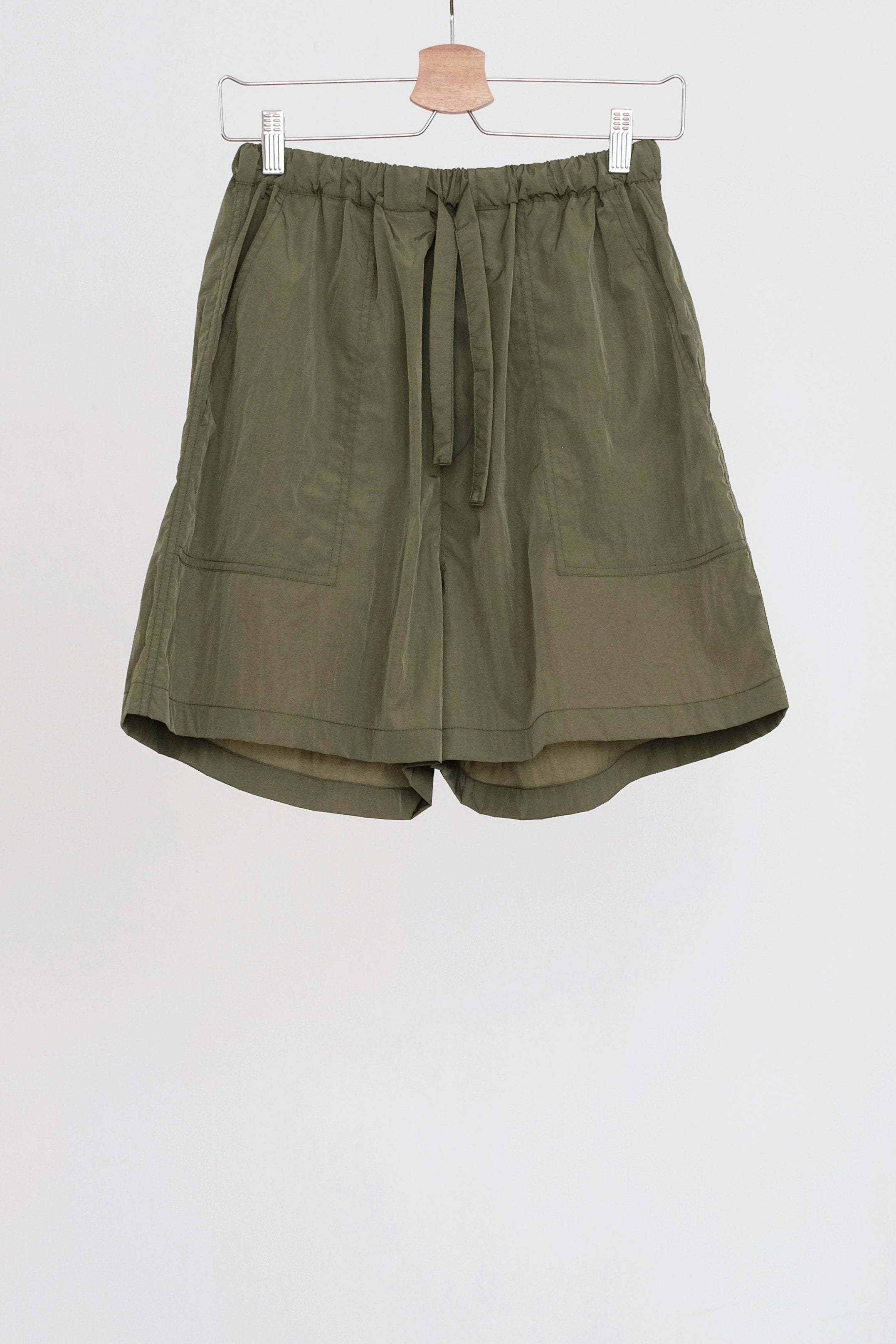 ONYX SHORTS (OLIVE) | 橄欖色傘形短褲