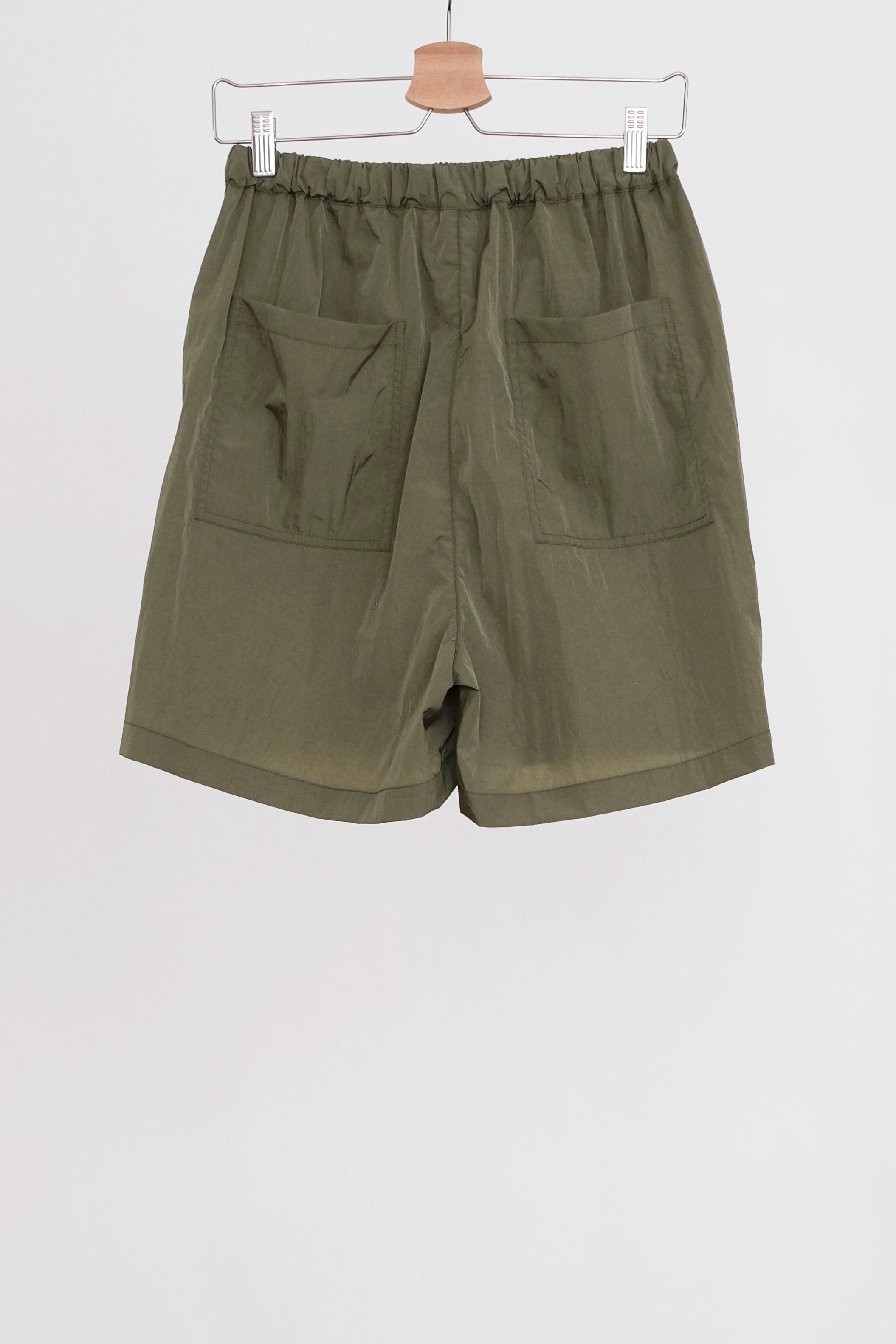 ONYX SHORTS (OLIVE) | 橄欖色傘形短褲