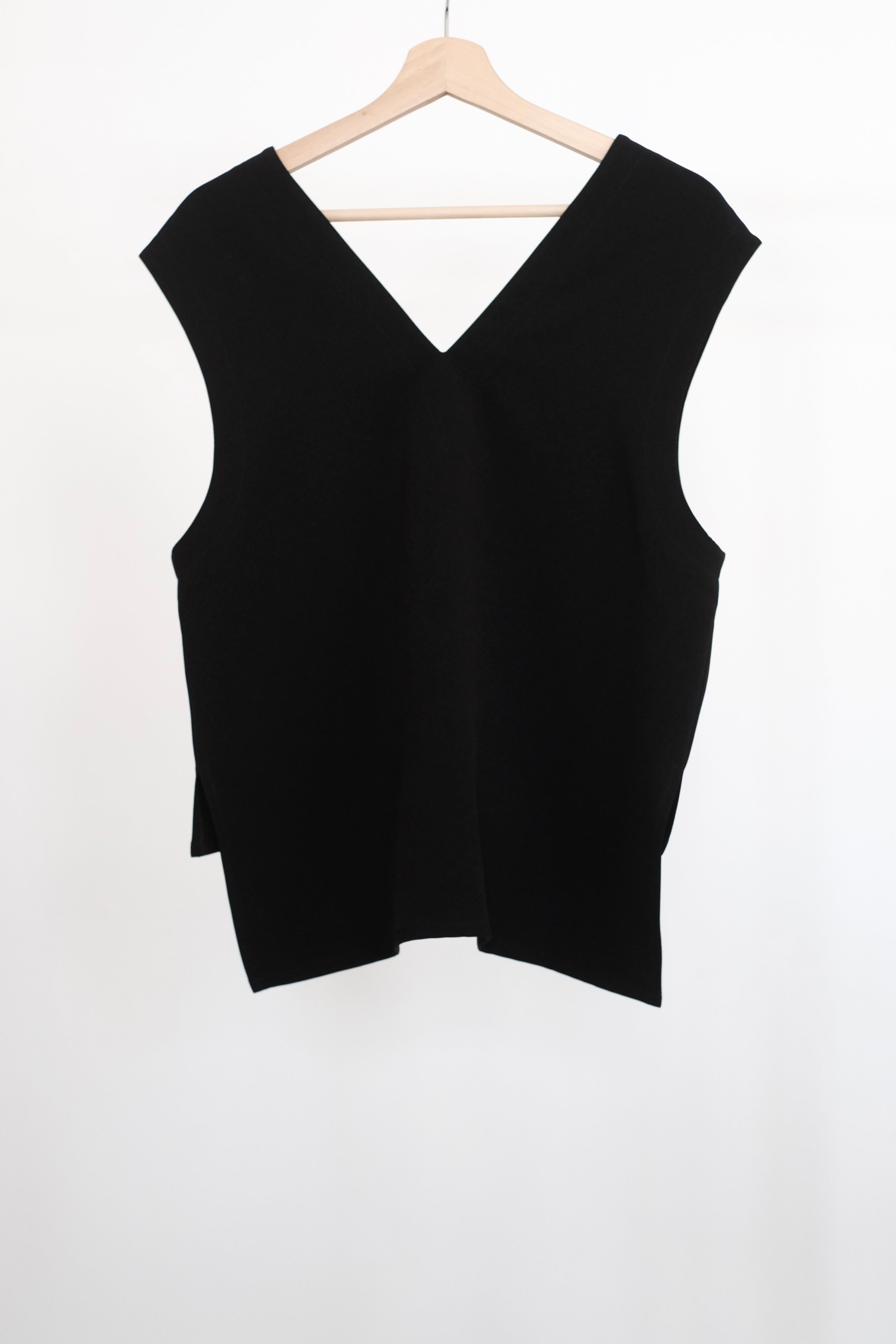 CHO VEST (BLACK)