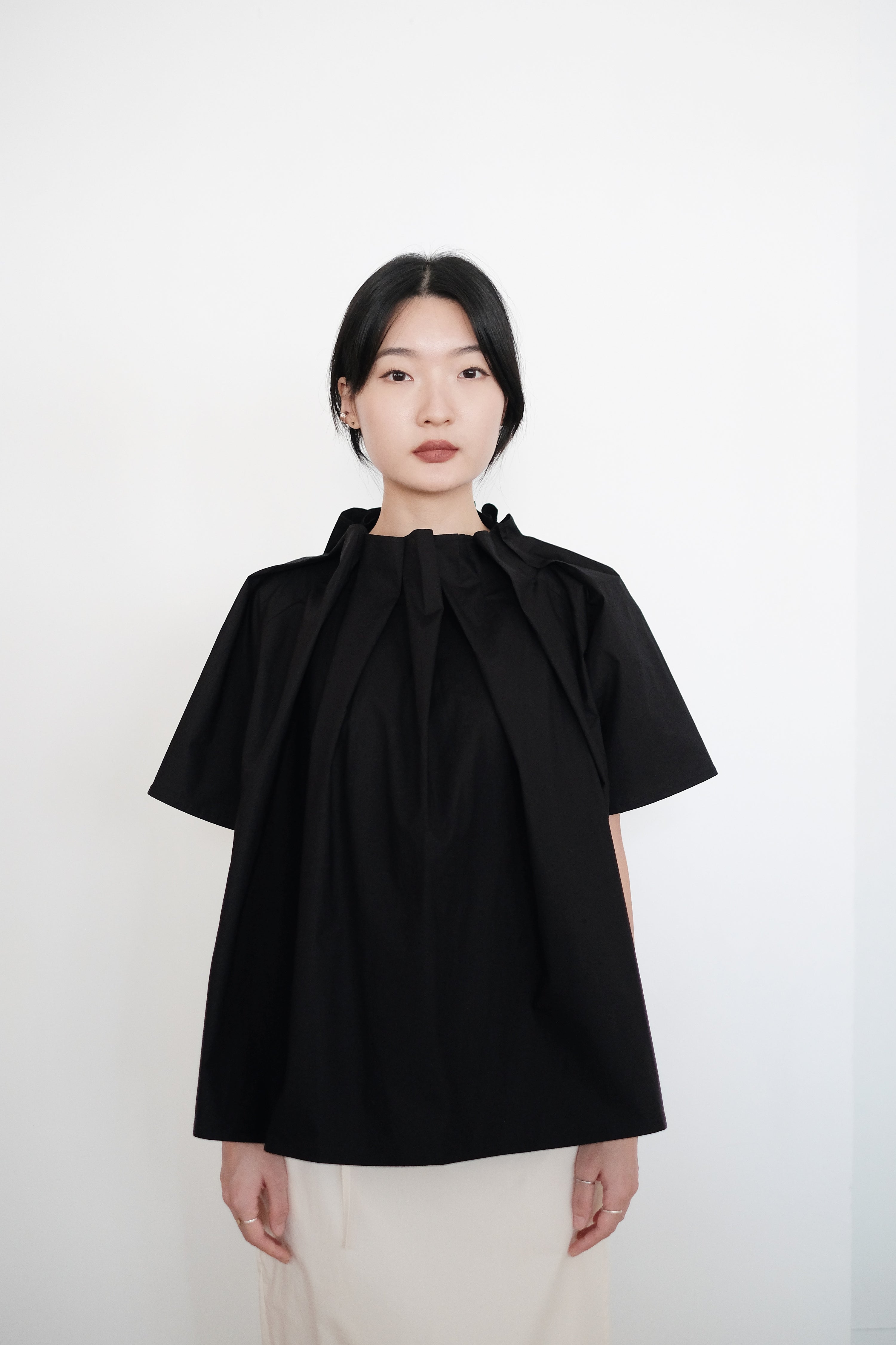 ARLETTE GATHERED BLOUSE (BLACK)