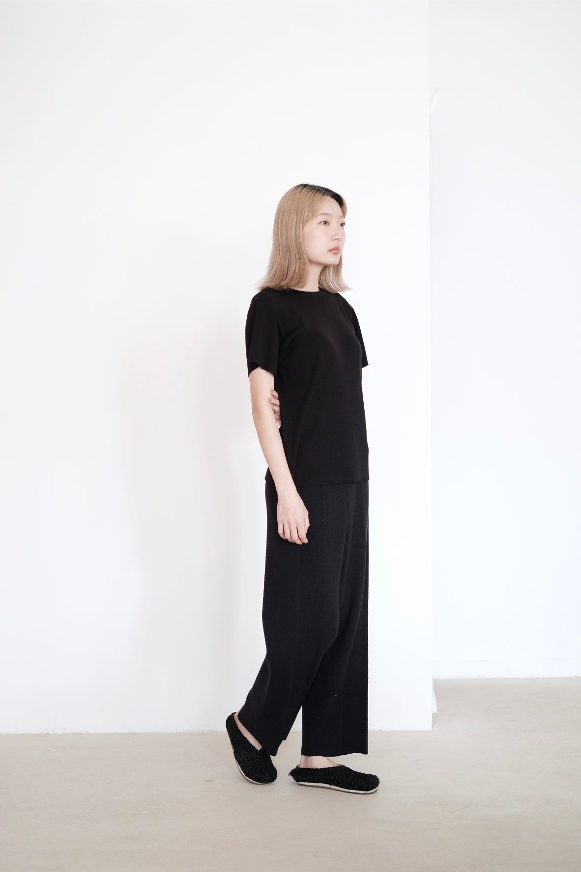 LACADIA KNIT TEE (BLACK) | 黑色輕盈針織TEE