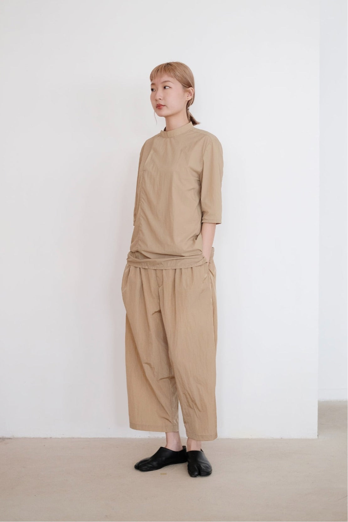 MADELYN BLOUSE (CAMEL) | 駝色斜襟半袖襯衫