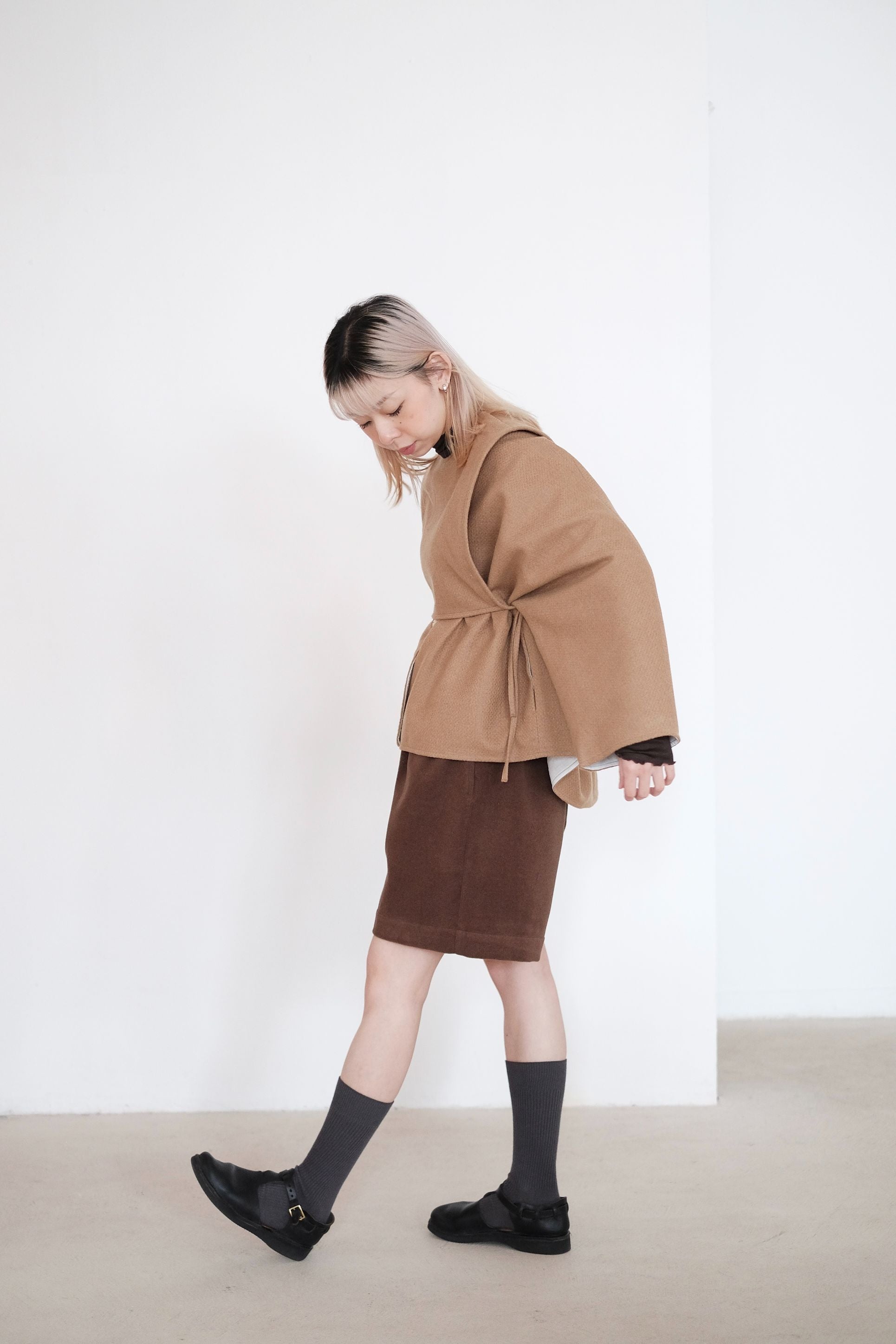 PEEK-A-BOO JACKET (CAMEL)