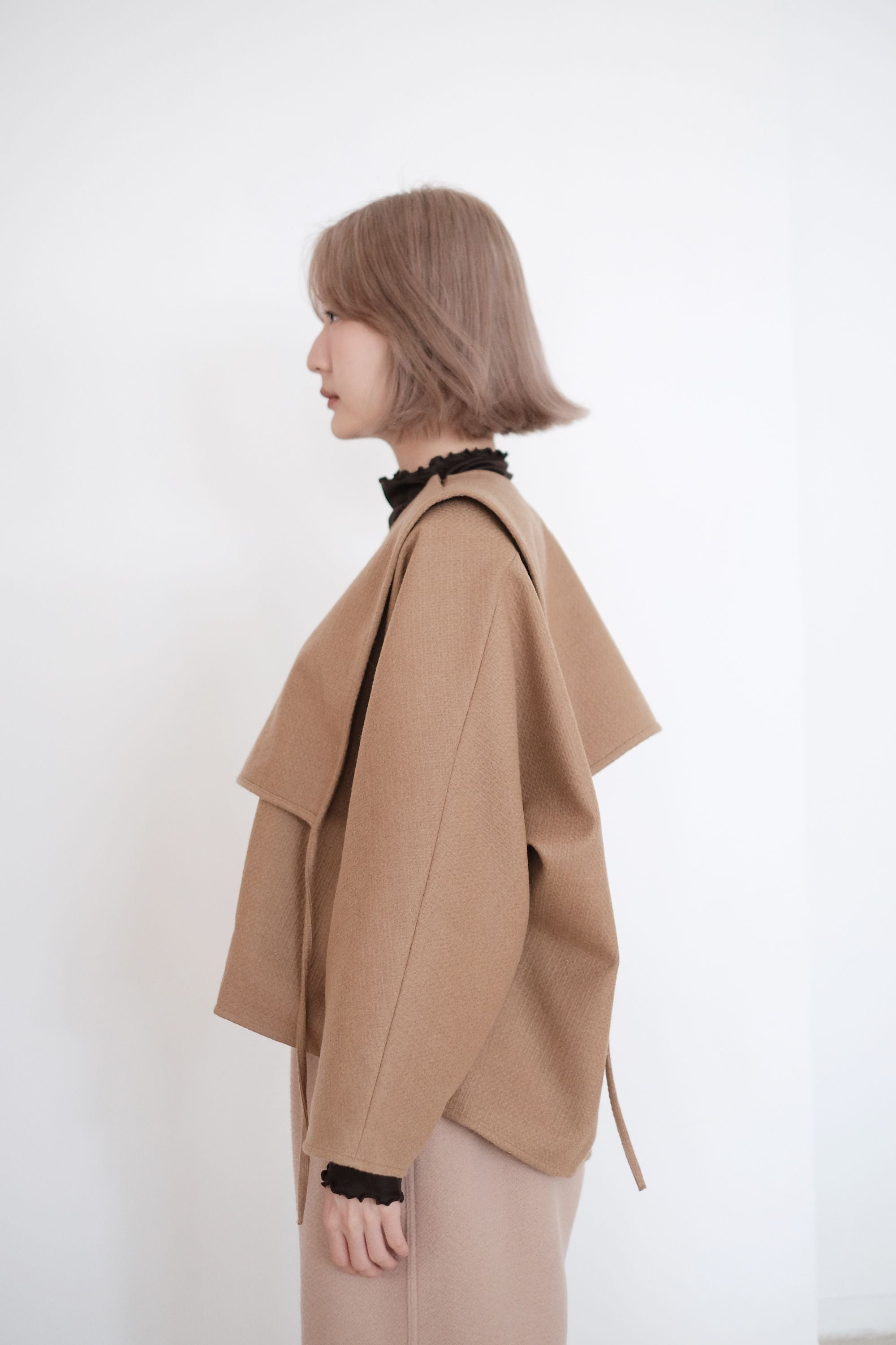 PEEK-A-BOO JACKET (CAMEL)