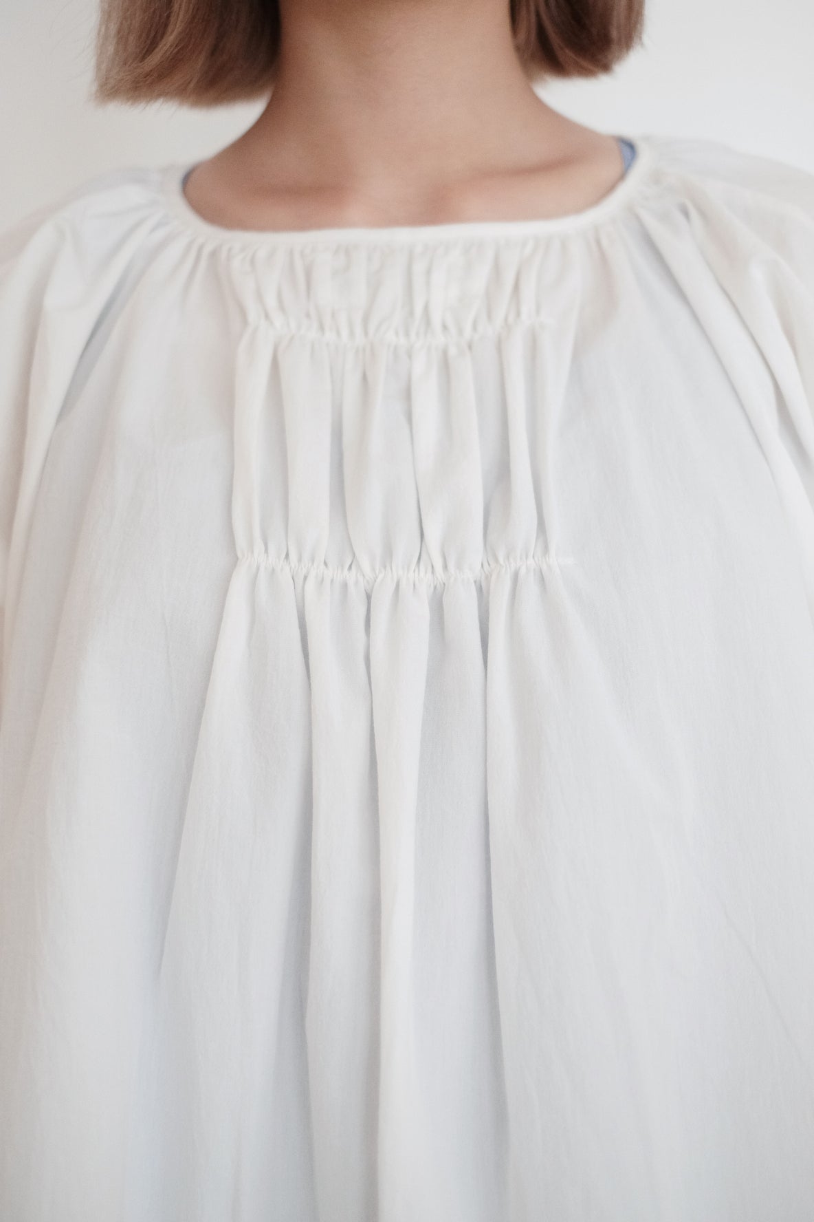 PAIGE GATHERED BLOUSE (WHITE)