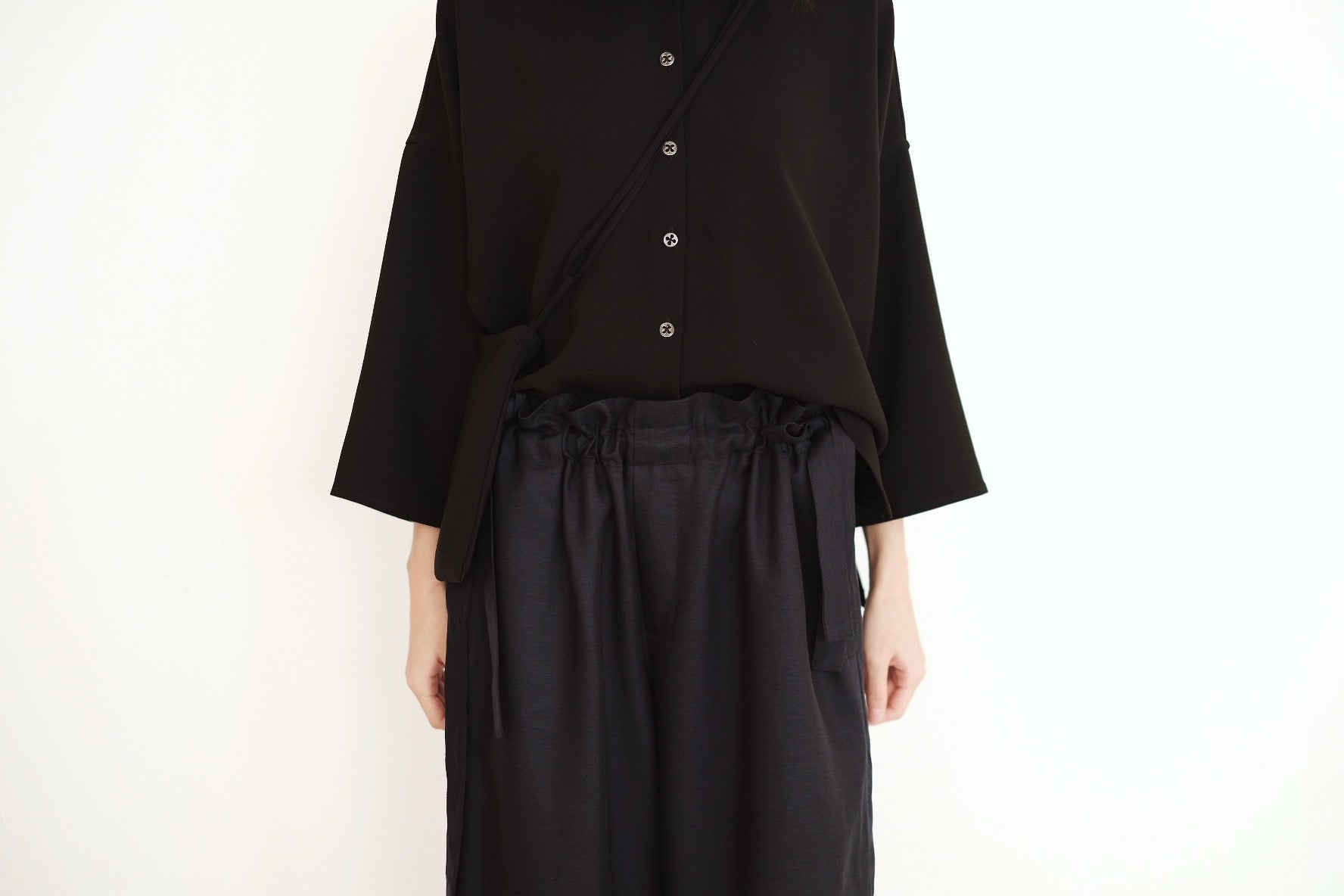 LAYLA BOX LONG SLEEVES BLOUSE (BLACK)