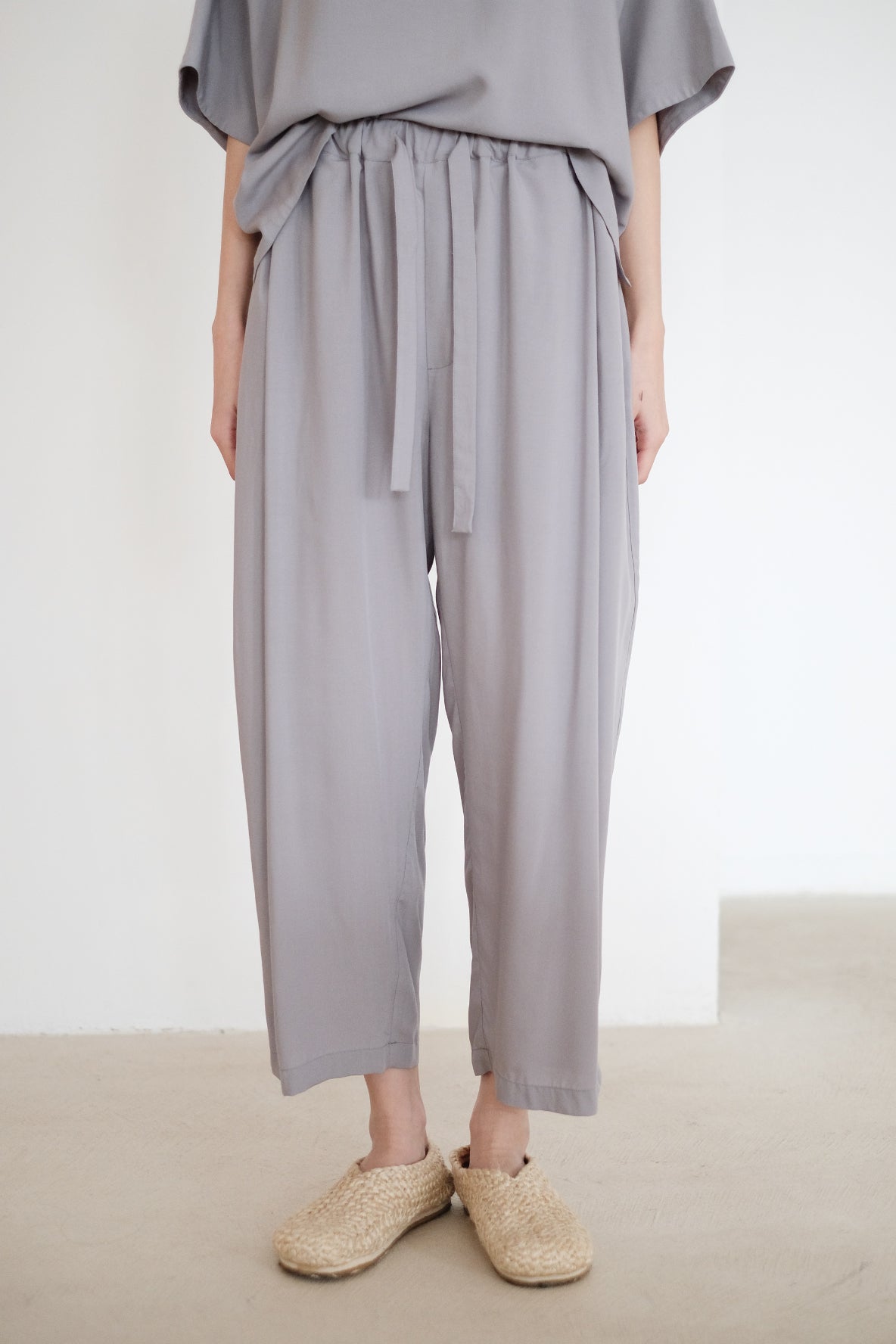 CARLI PANTS (LIGHT GREY)