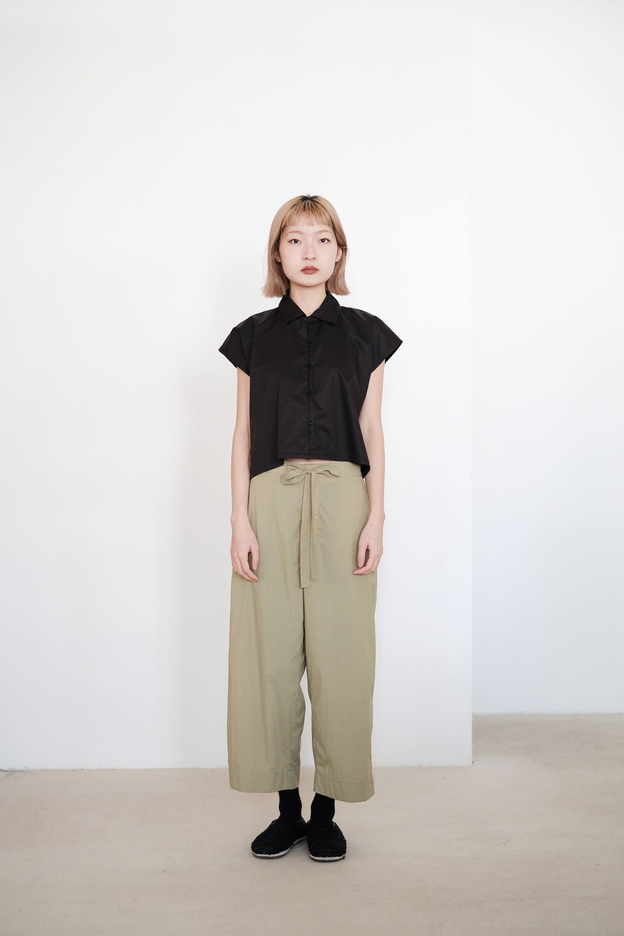 PARKER PANTS (LIGHT OLIVE) | 淺橄欖色綁帶七分長褲