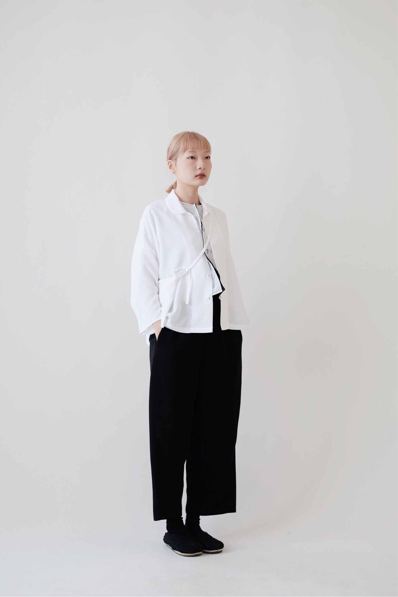 NYLA BOX BLOUSE (WHITE)