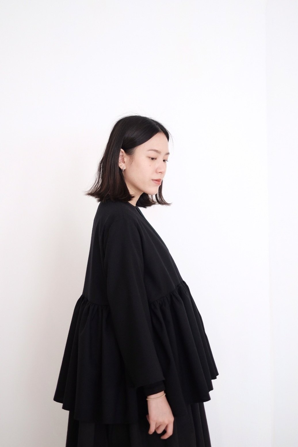 KĒKI LAYER BLOUSES WITH STRAPPING IN WOOL (BLACK)