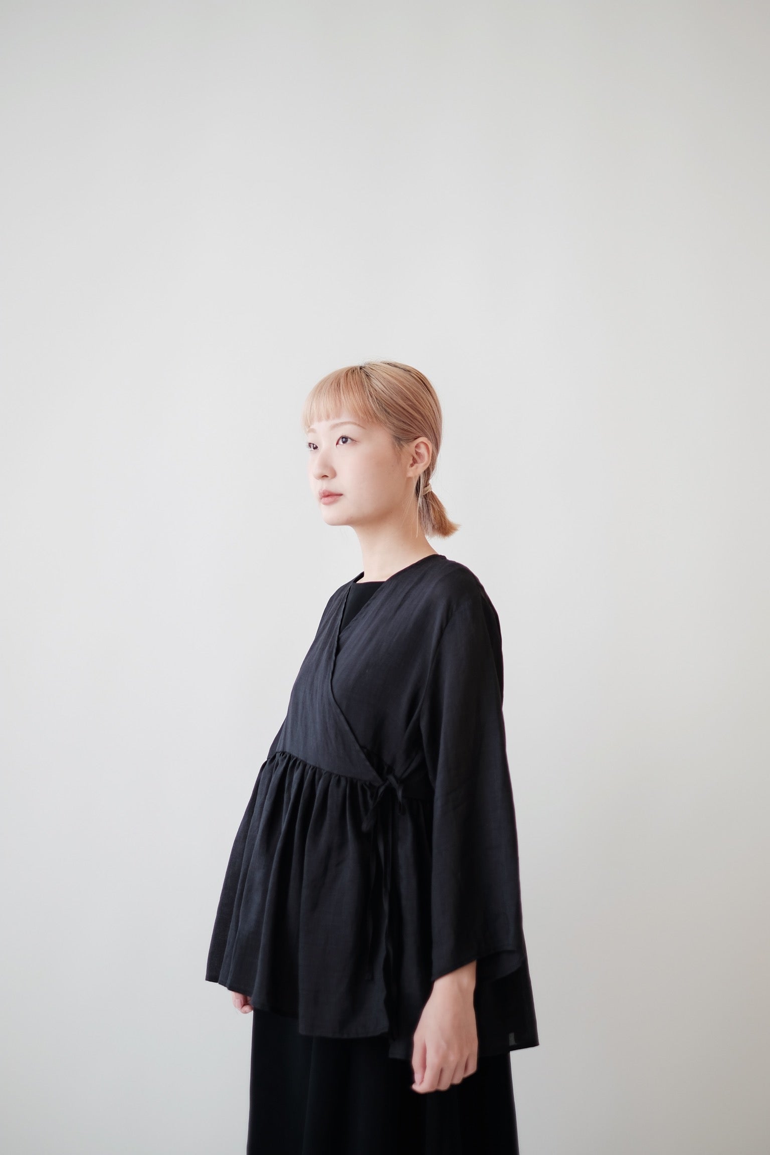 KĒKI LAYER BLOUSES WITH STRAPPING (BLACK)